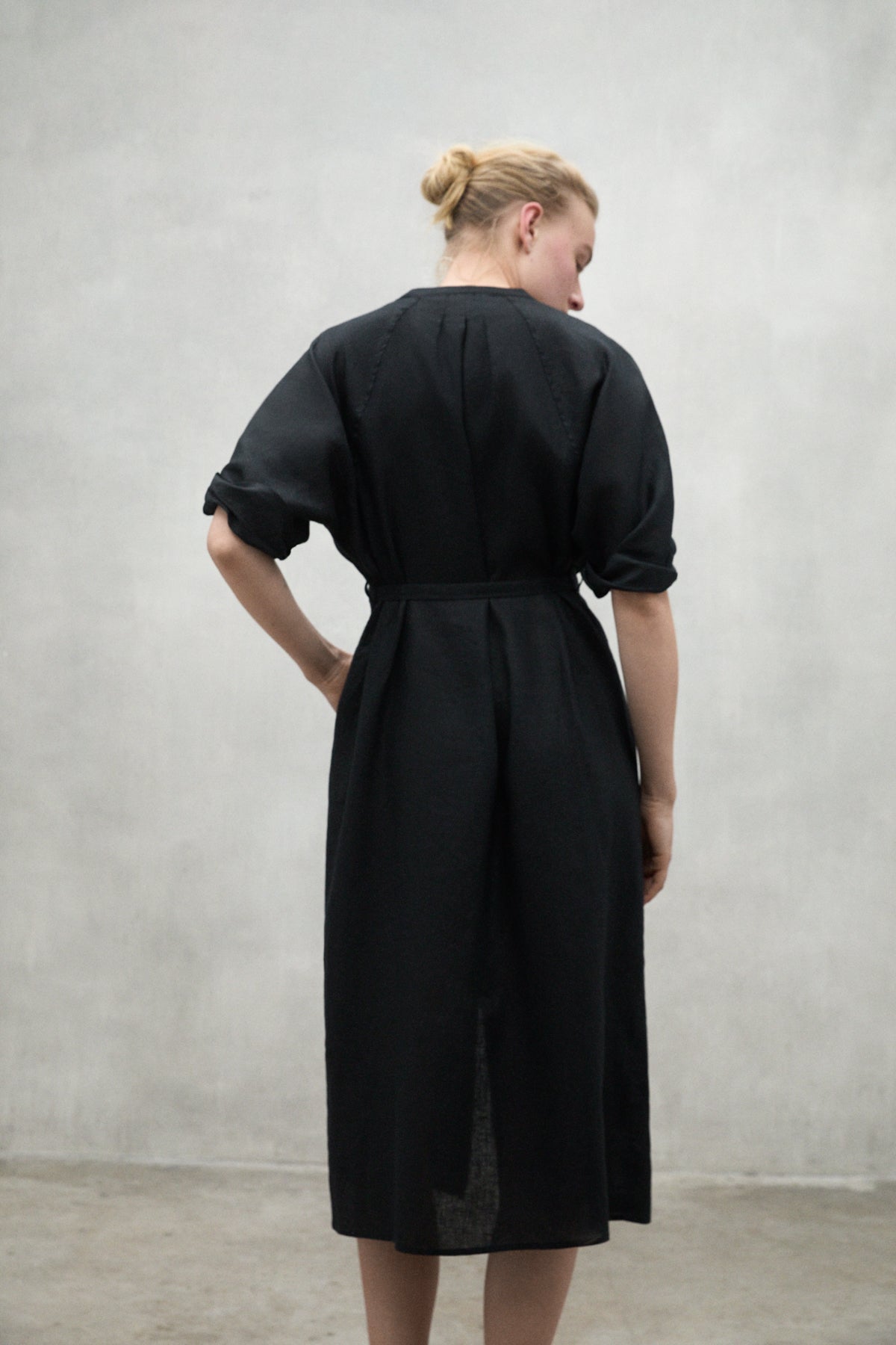 vestido-largo-lea-de-ecoalf-para-mujer-20-lino-reciclado-negro image 5