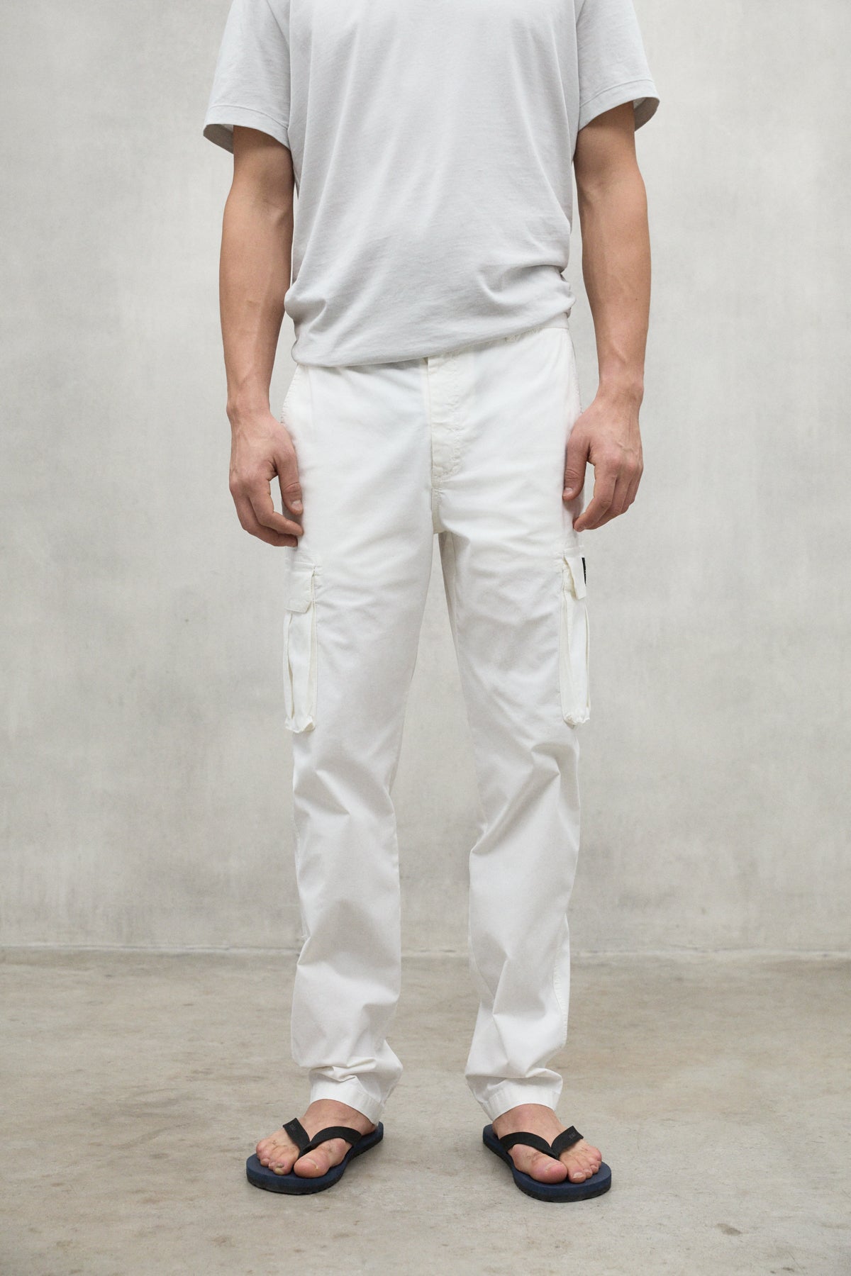 pantalones-ethicargo-de-ecoalf-para-hombre-blancos-algod-n-reciclado image 5