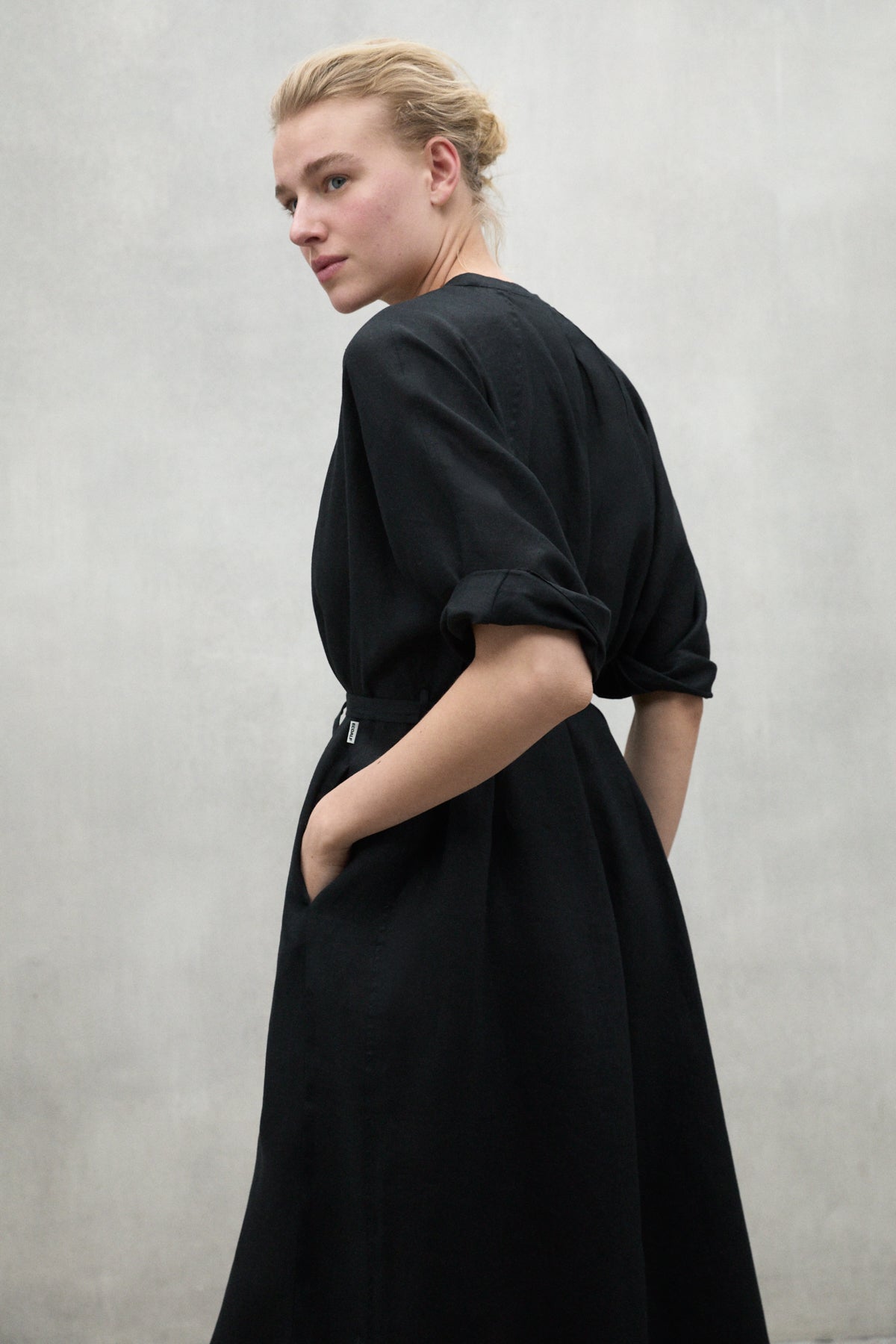 vestido-largo-lea-de-ecoalf-para-mujer-20-lino-reciclado-negro image 4