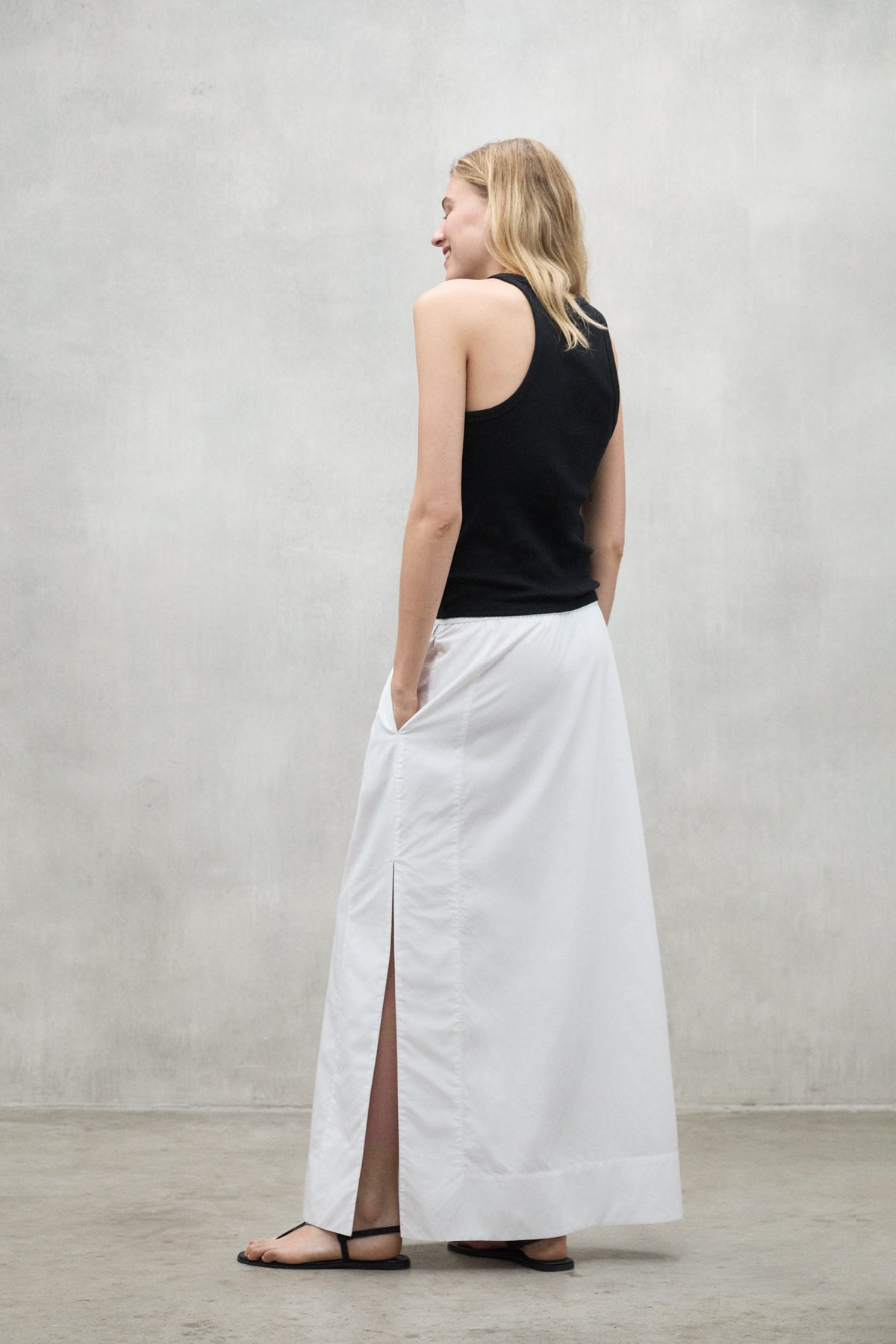 falda-ecoalf-ines-blanca-falda-de-tencel-modal-con-cintura-ajustable image 2