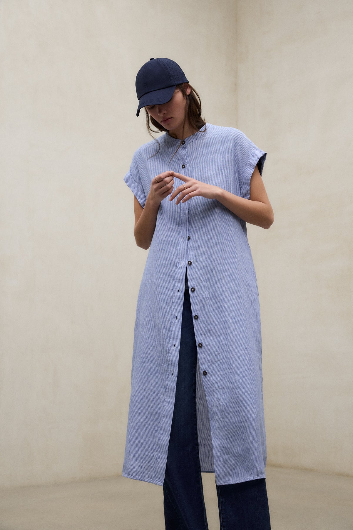 vestido-ecoalf-amatista-azul-para-mujer-80-lino-manga-corta-y-cuello-mao image 6