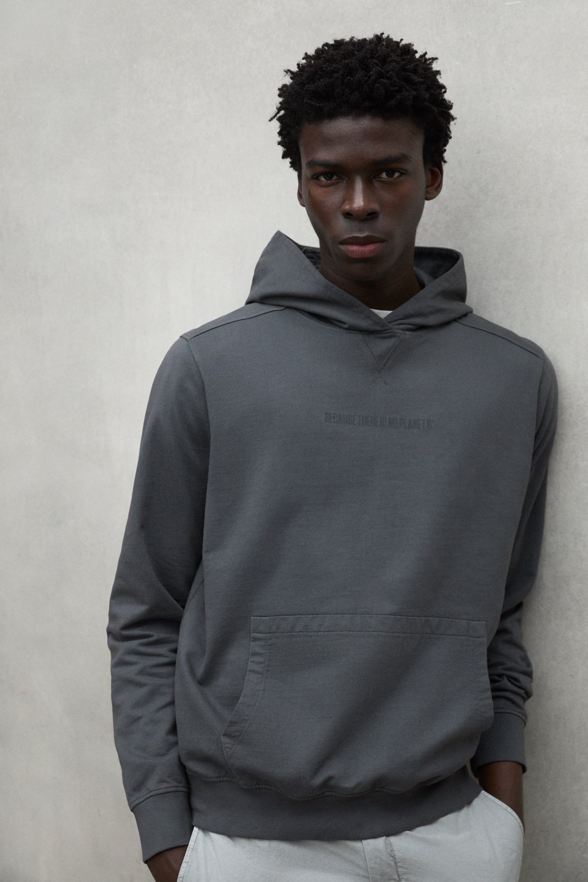 sudadera-ecoalf-barca-gris-oscuro-hombre-50-algod-n-org-nico-y-50-reciclado-fit- image 2