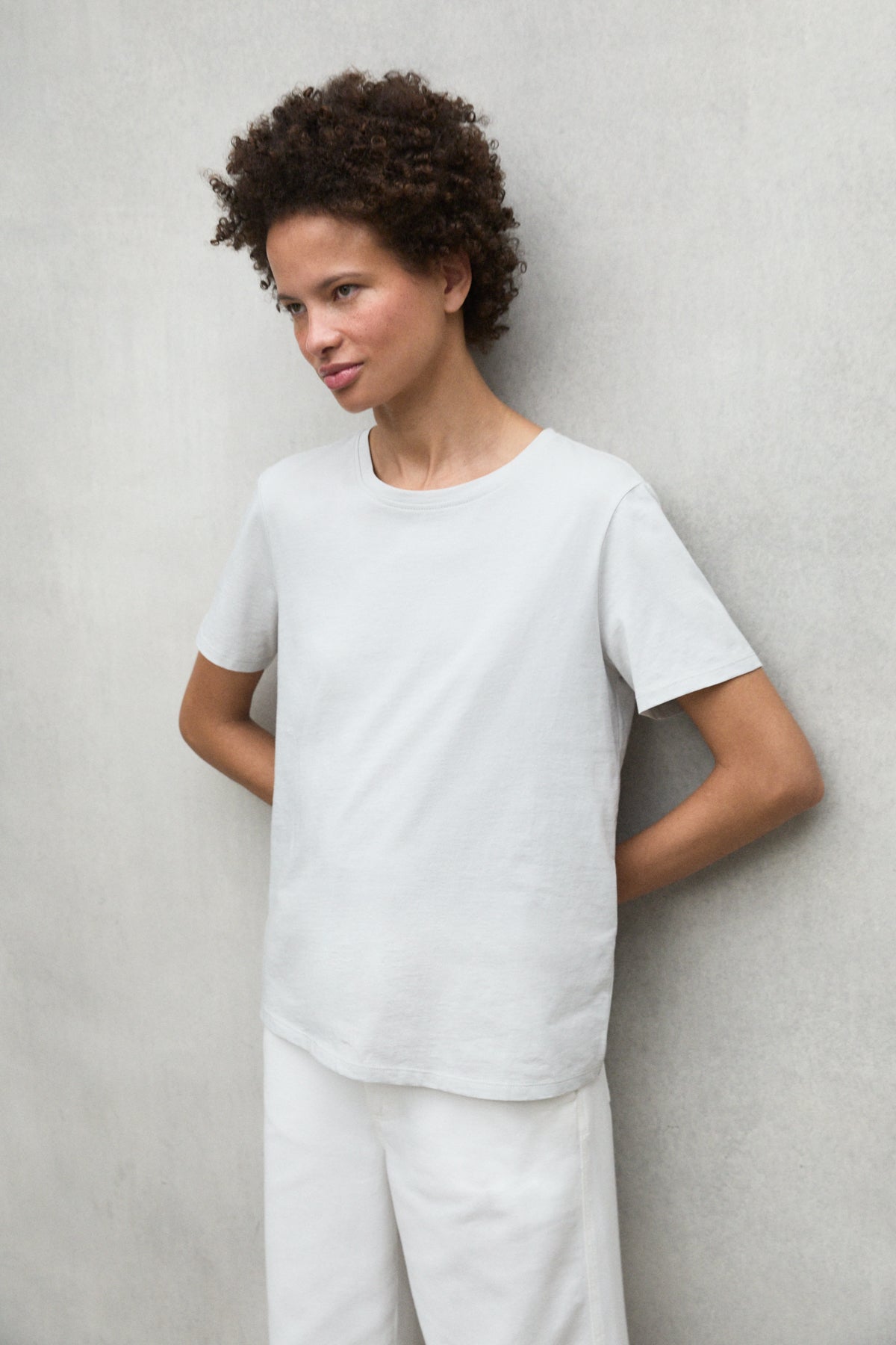 camiseta-ecoalf-re-generation-gris-y-rosa-para-mujer-100-algod-n-regenerativo-co image 3
