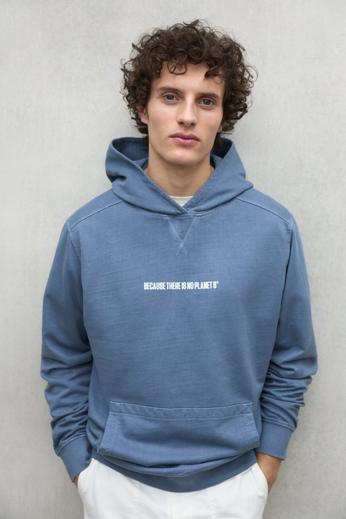 sudadera-ecoalf-barca-azul-50-algod-n-org-nico-y-50-reciclado-colecci-n-because- image 2