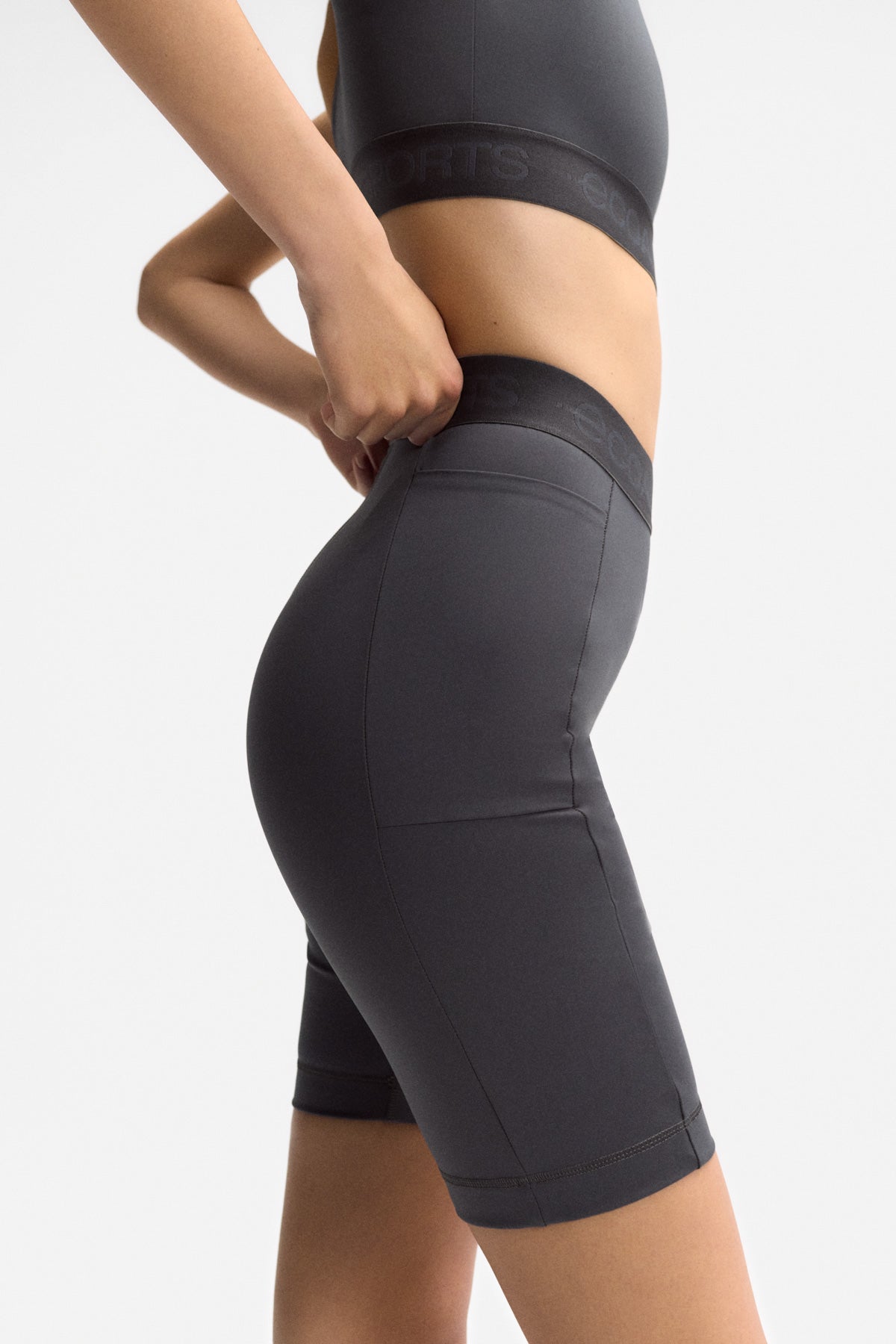ecoalf-leggings-cortos-rome-grises-tejido-compresivo-reciclado-transpirable-y-co image 4