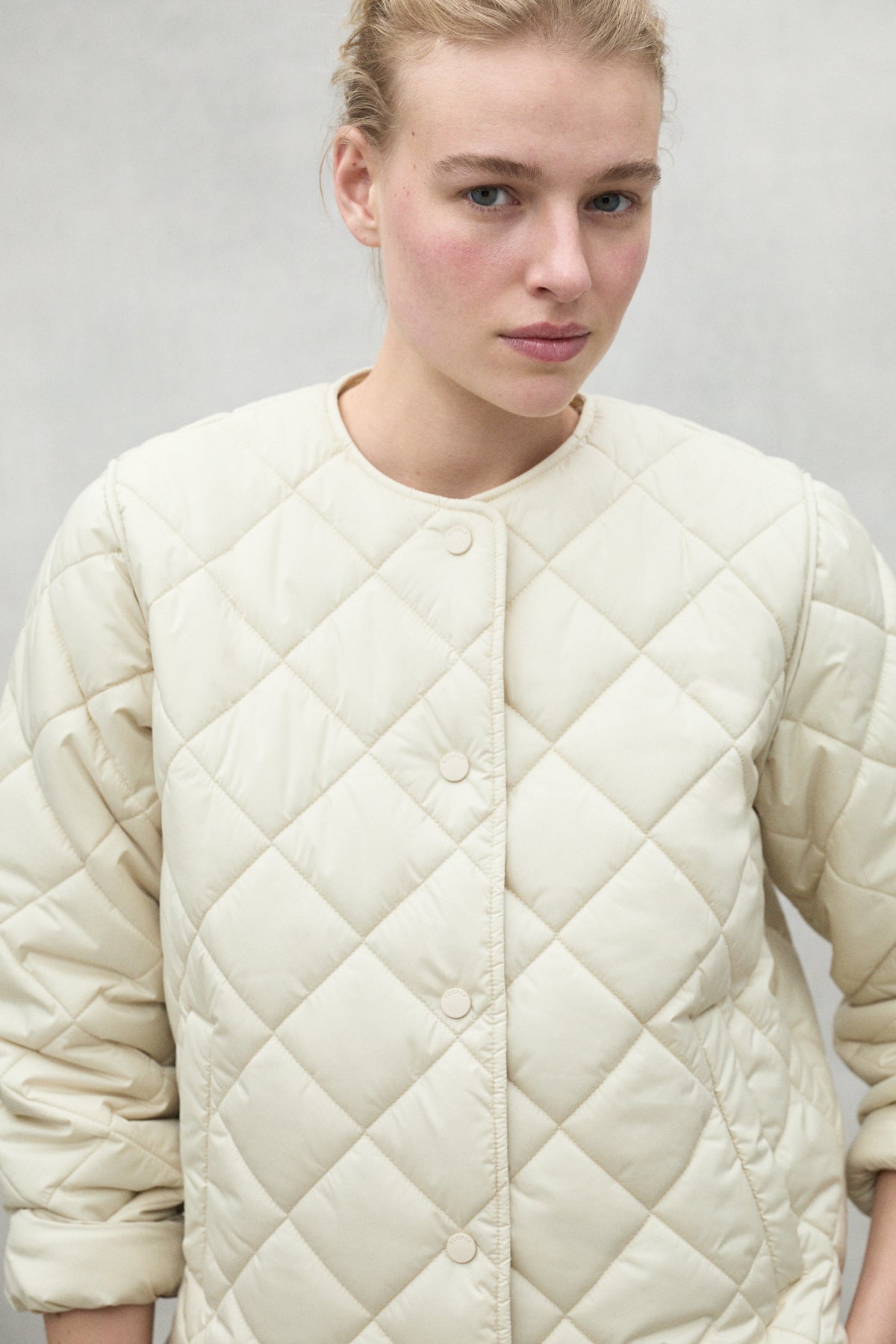 chaqueta-ecoalf-musa-beige-para-mujer-100-poli-ster-reciclado-repelente-al-agua- image 5