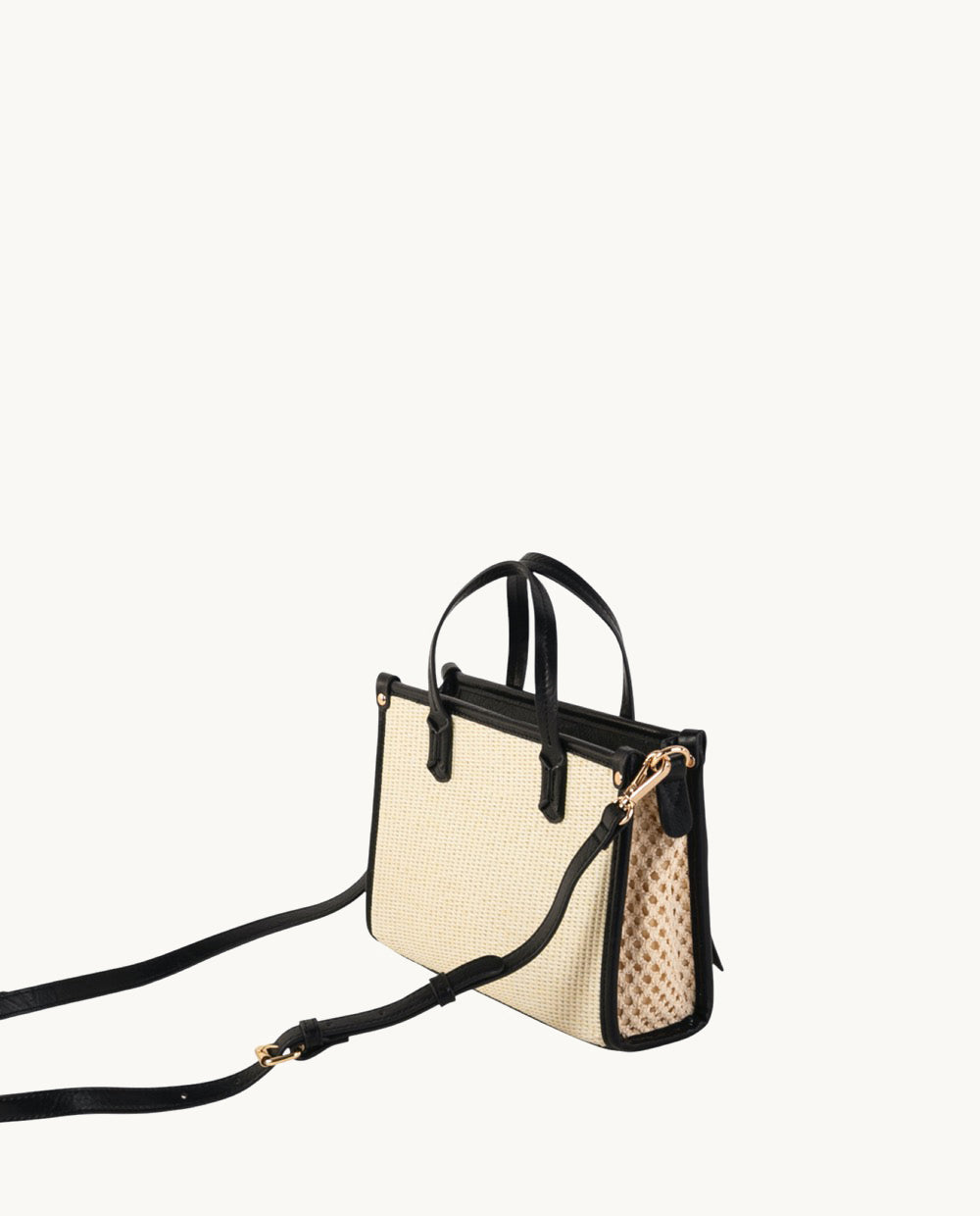 bolso-de-mano-urban-briana-kbas-de-rafia-blanca-con-detalles-negros image 6