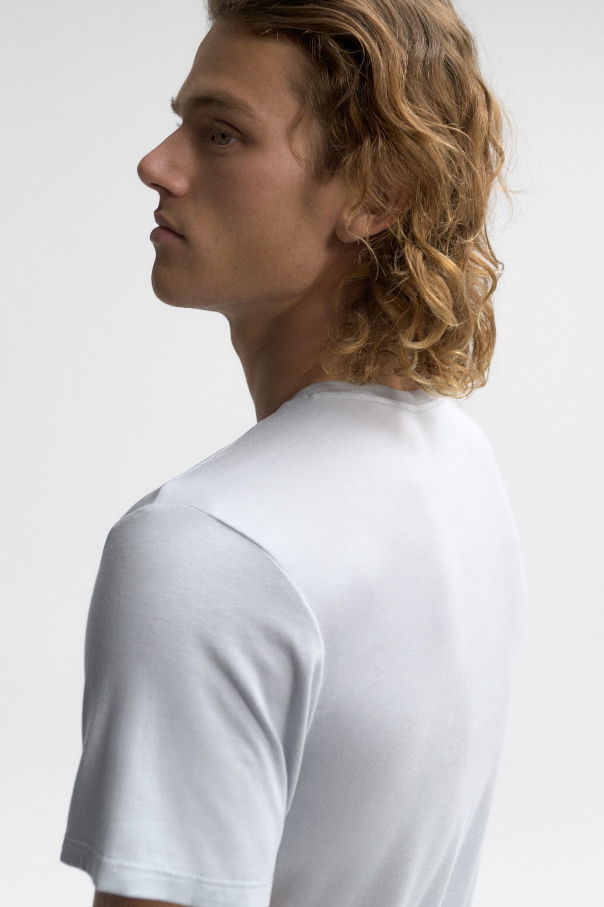 camiseta-amed-gris-ecoalf-para-hombre-micromodal-transpirable-y-ligera image 6