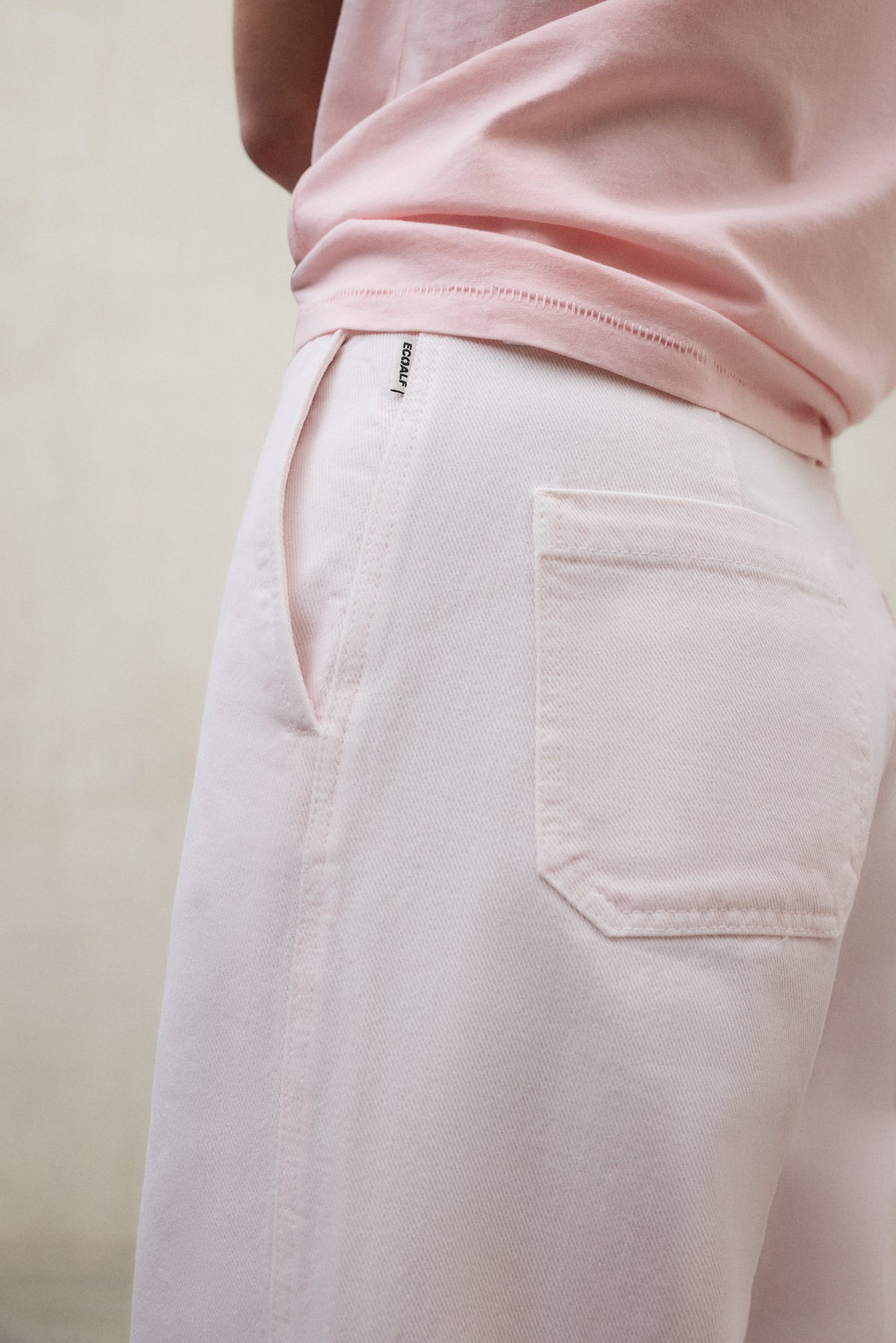 pantalones-ecoalf-valls-rosa-para-mujer image 4