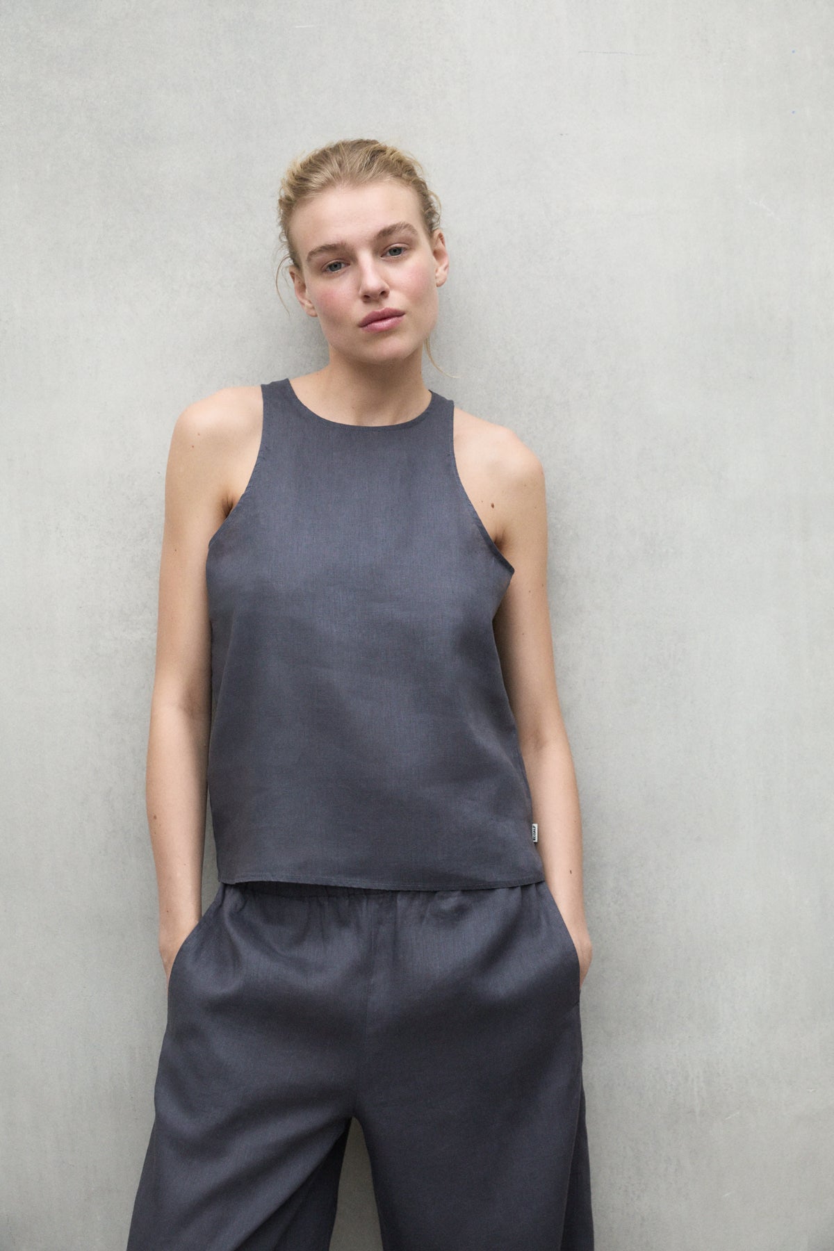 ecoalf-pantal-n-mossi-gris-oscuro-de-mujer-20-lino-reciclado-pierna-ancha-y-cint image 5