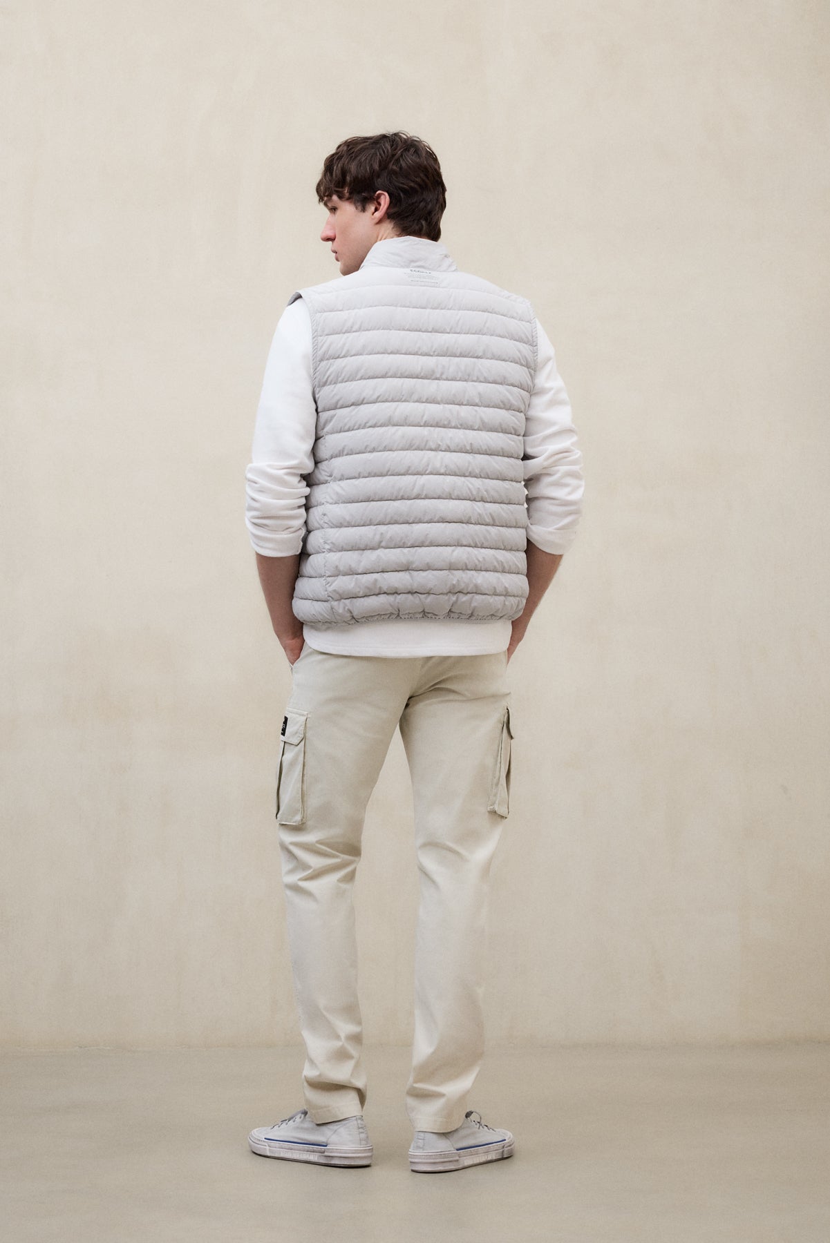 chaleco-bels-ecoalf-poliamida-reciclada-gris-hombre-repelente-al-agua image 3