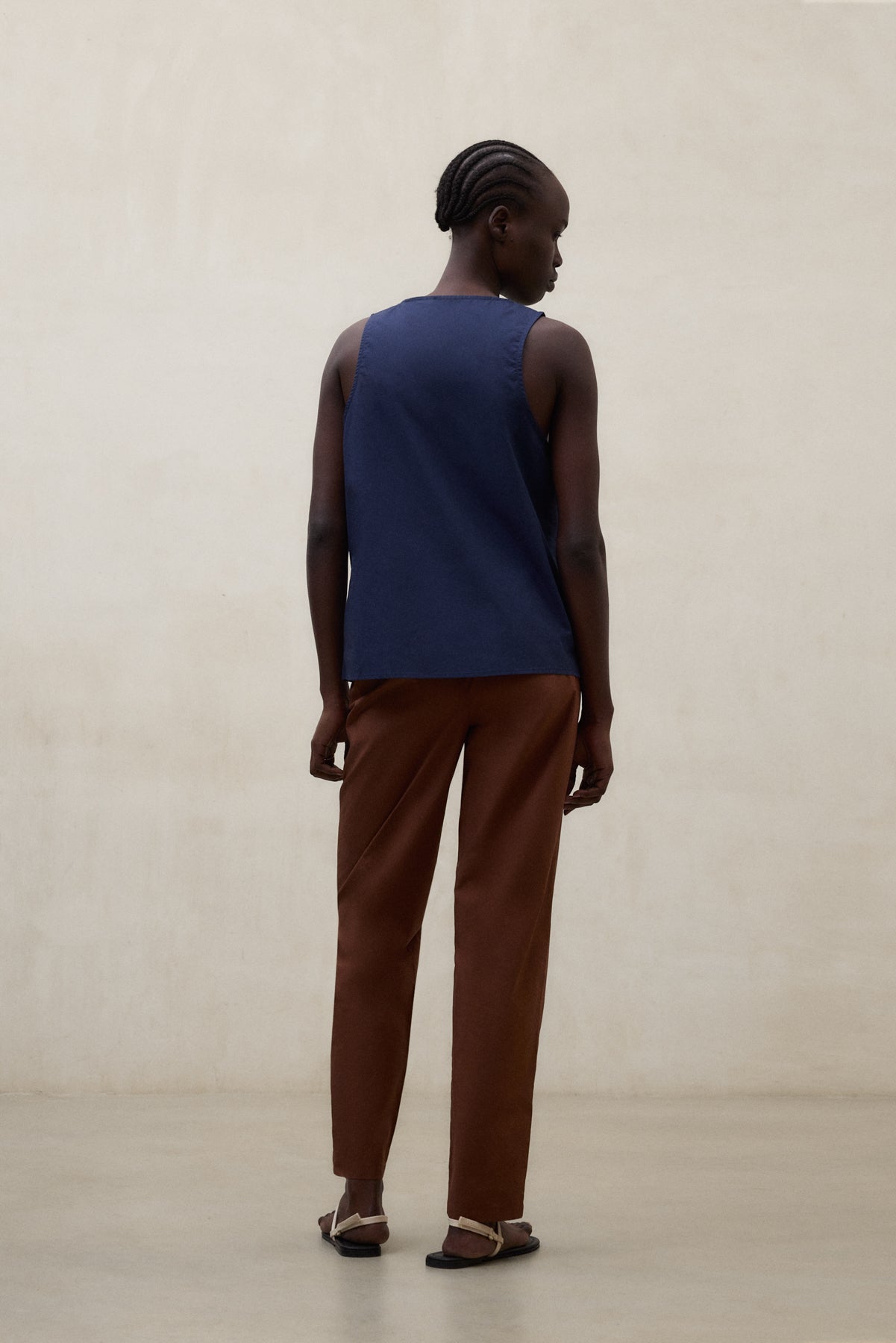pantalones-ecoalf-laga-marr-n-70-algod-n-org-nico-pierna-ajustada-mujer image 3