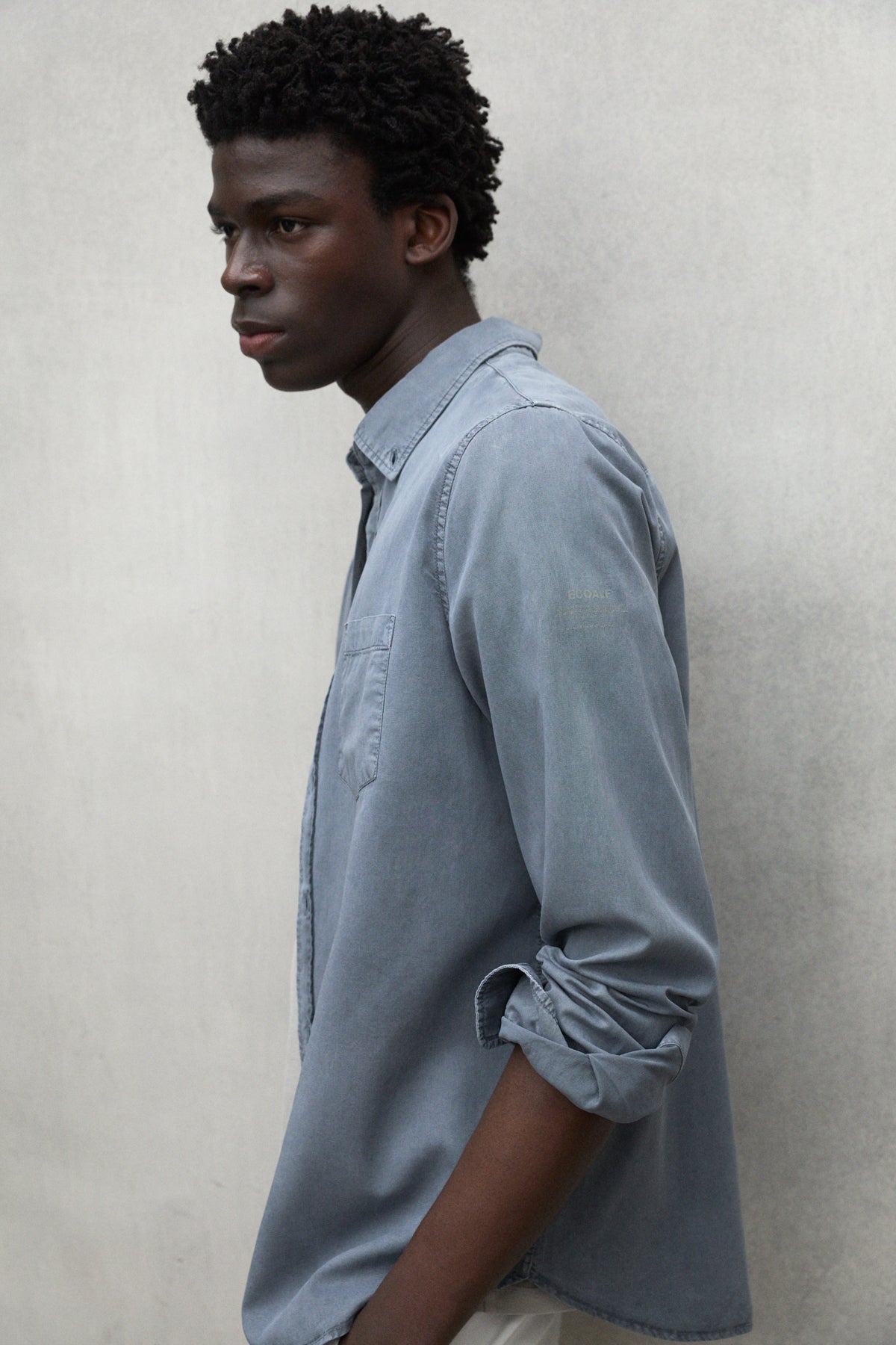 camisa-carlos-azul-de-ecoalf-para-hombre-tencel-lyocell-con-cuello-de-bot-n image 4
