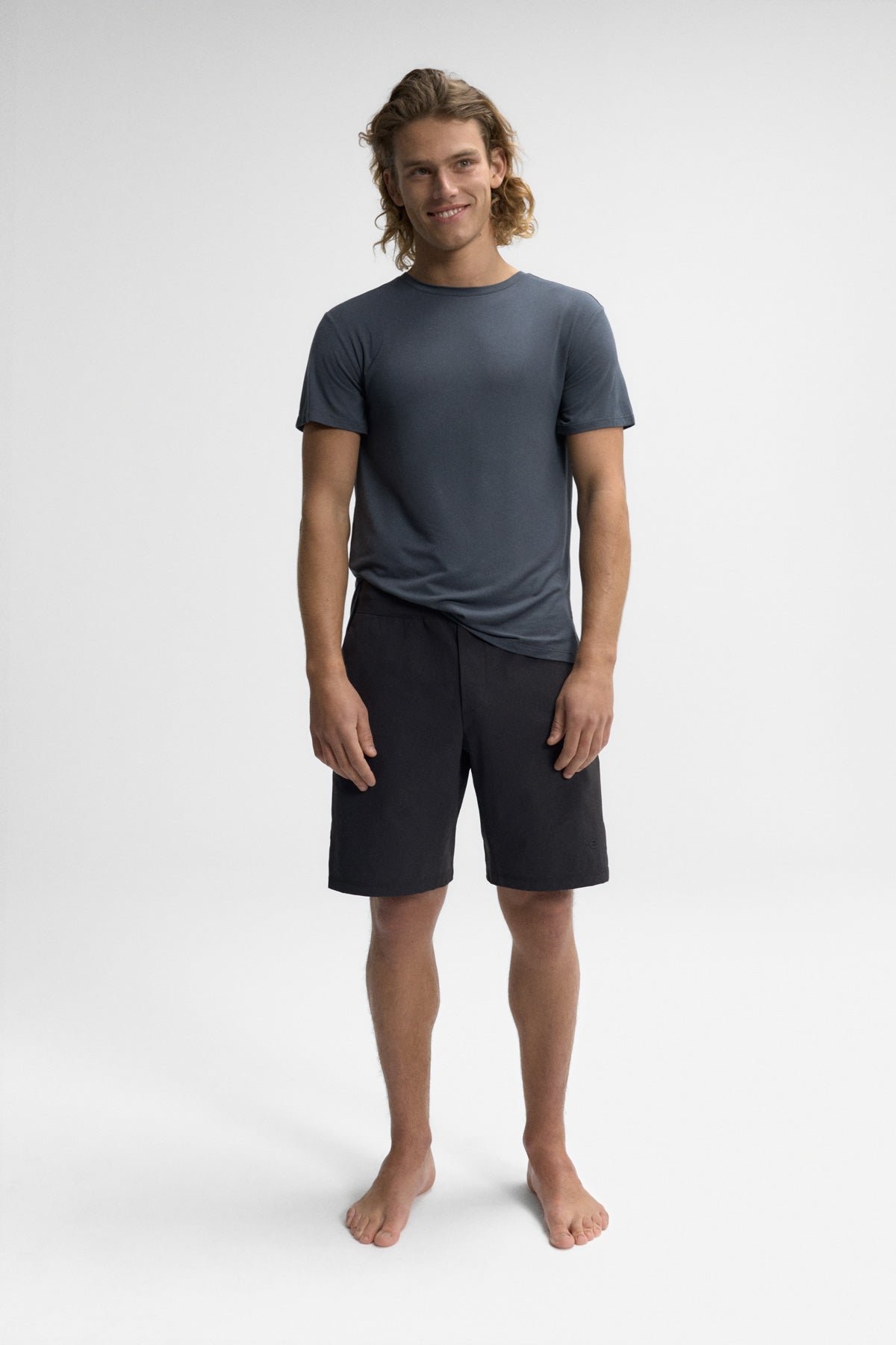 ecoalf-camiseta-amed-gris-de-hombre-micromodal-transpirable-y-ligera image 2