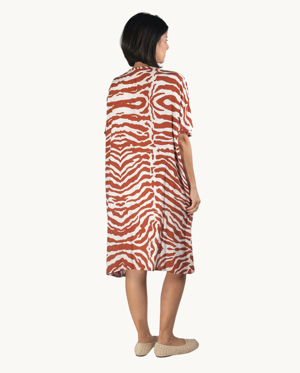 kbas-caft-n-de-algod-n-talla-nica-color-marr-n-look-relajado-boho-ss26 image 2