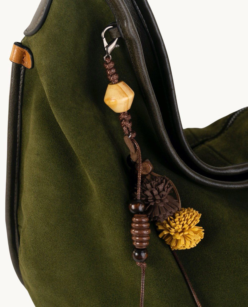 bolso-hobo-urban-castellana-de-piel-serraje-color-verde-37x15x32-cm image 3
