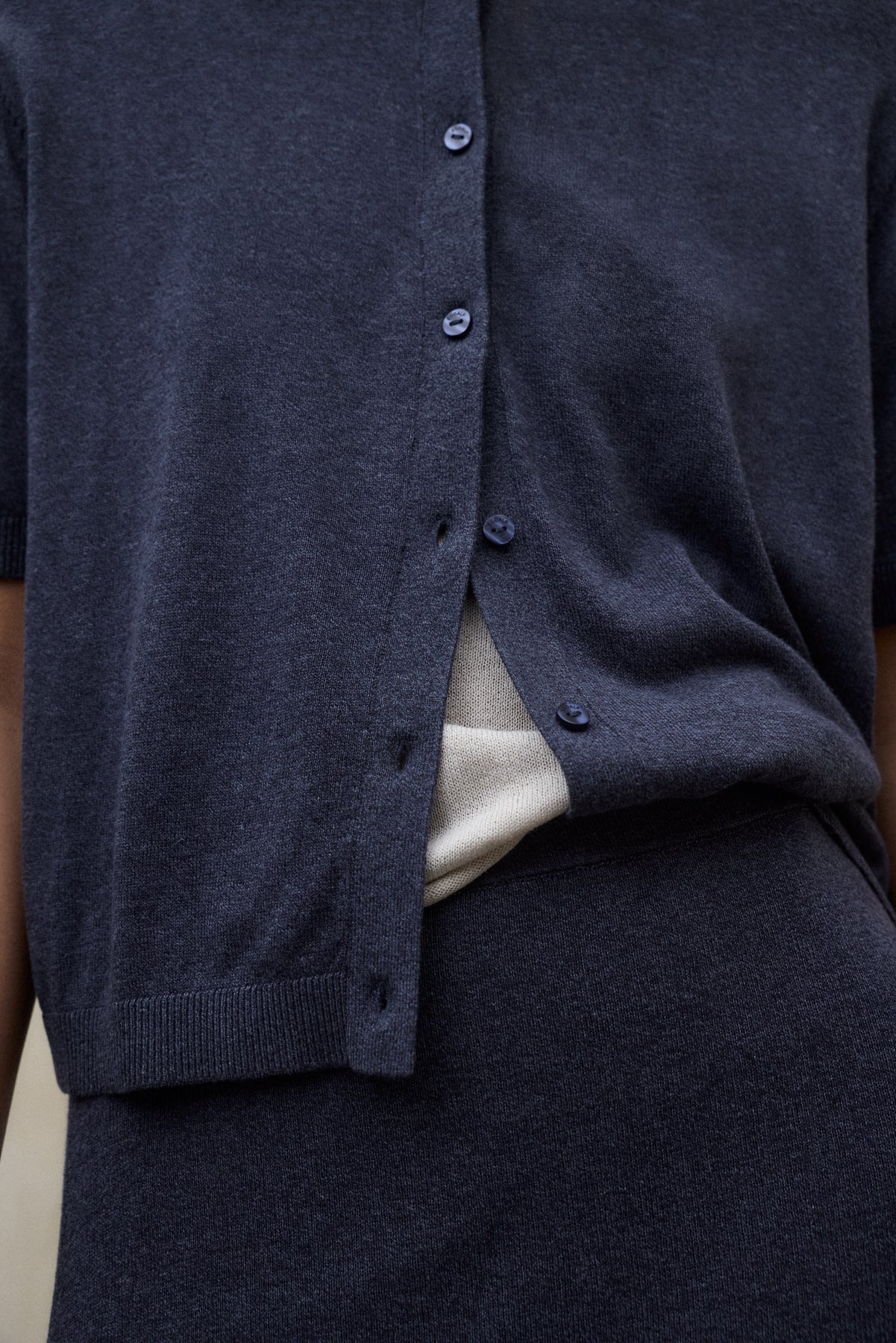 ecoalf-jersey-juniper-azul-para-mujer-viscosa-lenzing-ecovero-fit-relajado-boton image 4