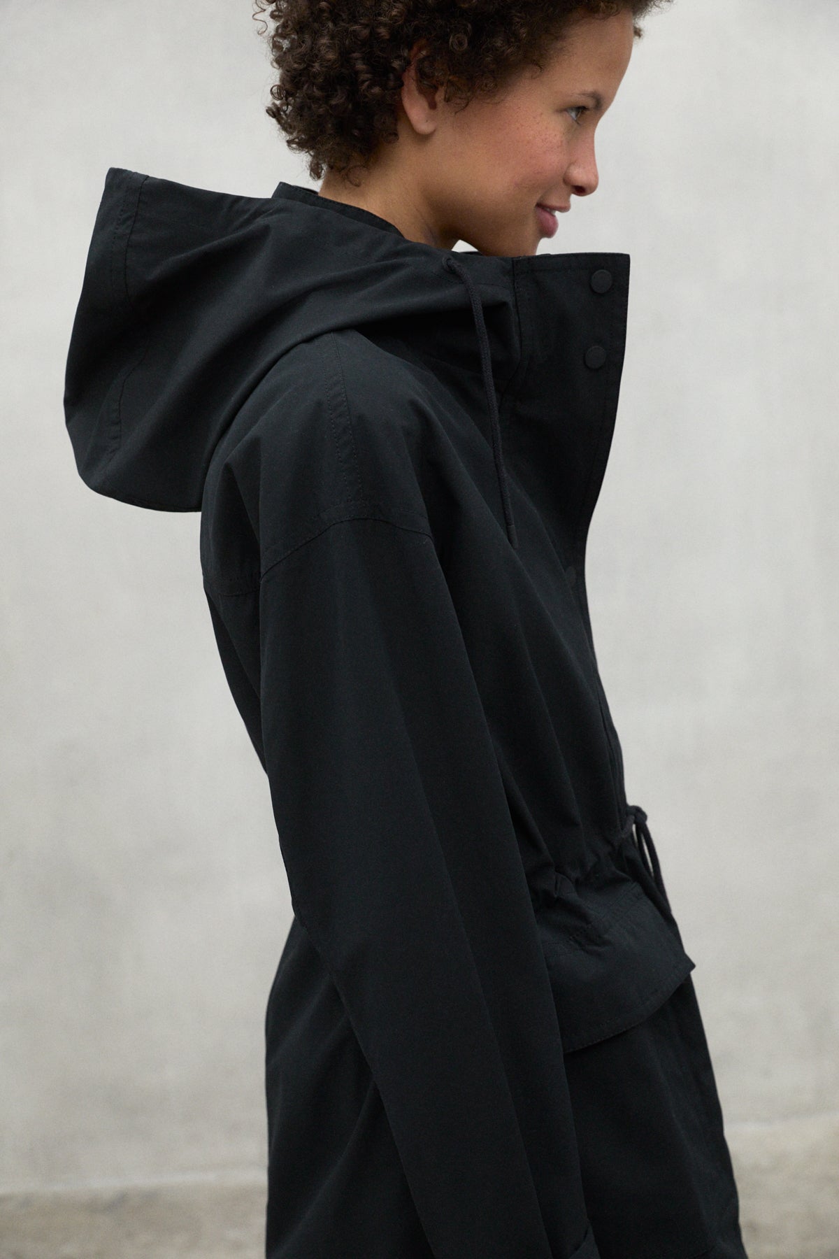 ecoalf-chaqueta-tabur-negra-chaqueta-larga-de-poli-ster-reciclado-repelente-al-a image 4