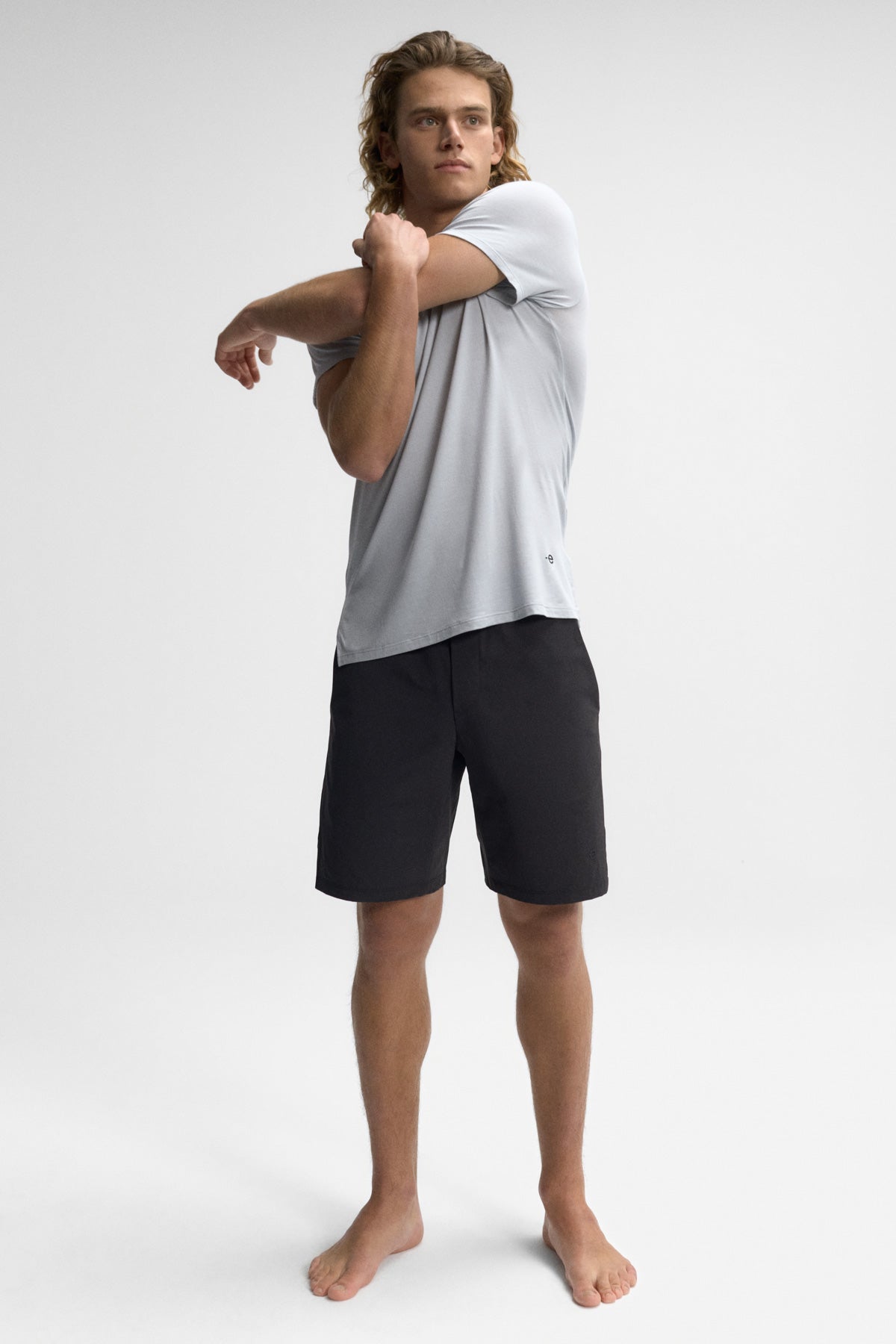 camiseta-amed-gris-ecoalf-para-hombre-micromodal-transpirable-y-ligera image 2