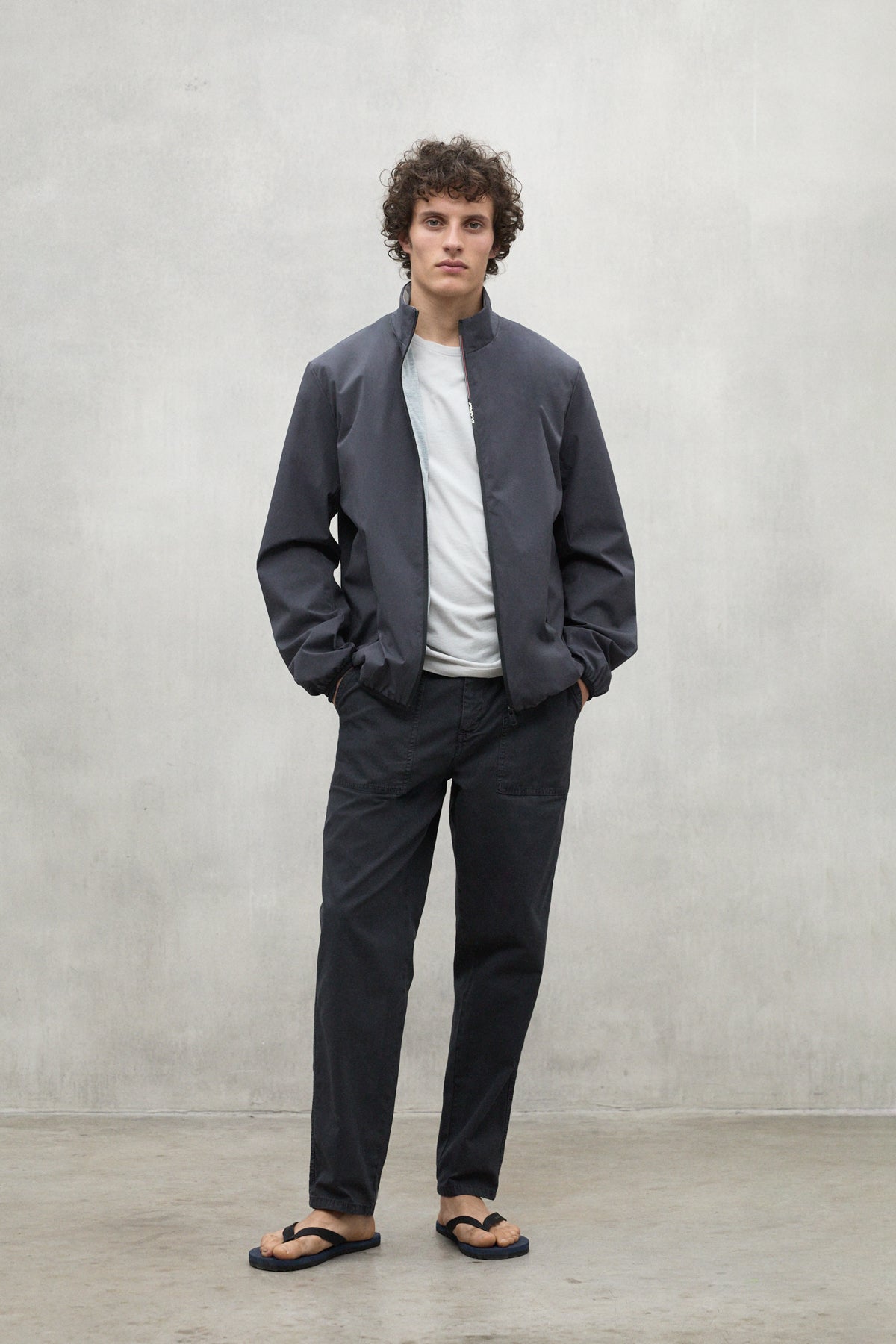 pantal-n-ecoalf-nalon-gris-oscuro-de-hombre-100-algod-n-reciclado-fit-holgado image 1