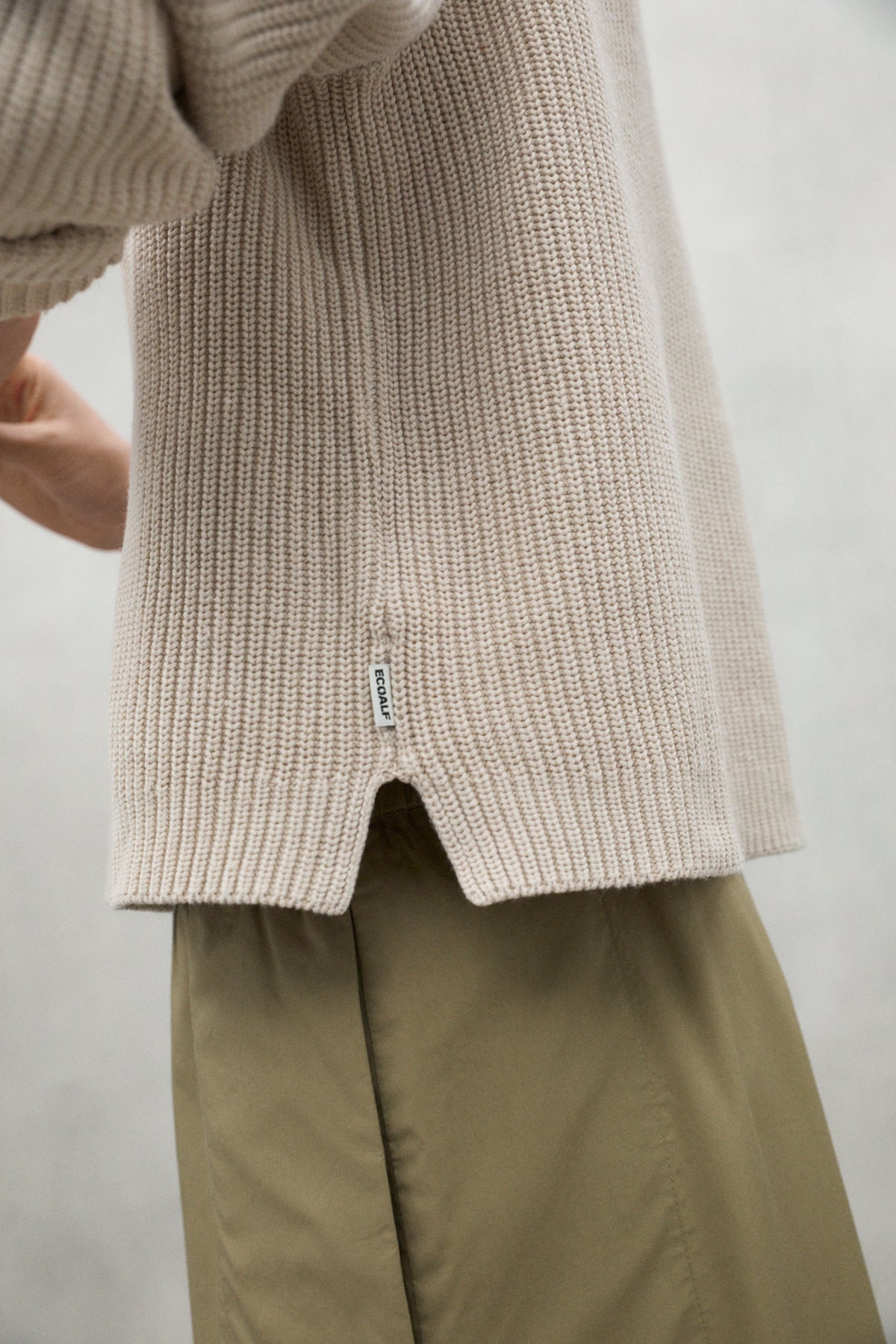 ecoalf-jersey-inga-beige-de-punto-70-algod-n-org-nico-y-30-lino-fit-regular image 6