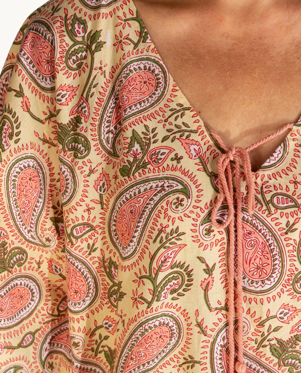 kbas-kurta-de-algod-n-talla-nica-color-amarillo-look-casual-ss26 image 3