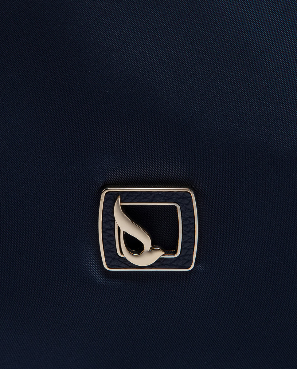 mochila-abbacino-materiales-reciclados-azul-uso-diario image 7