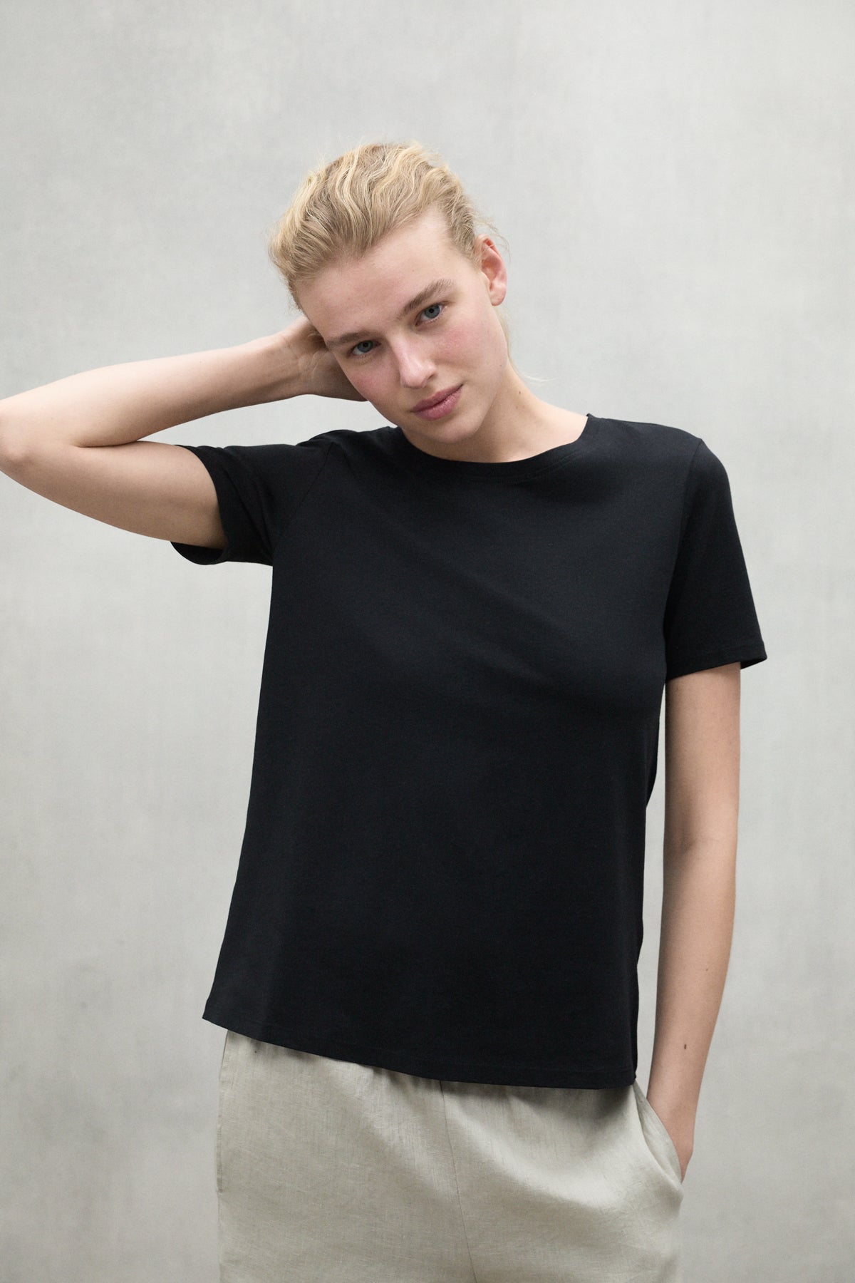 ecoalf-camiseta-lake-negra-de-algod-n-org-nico-y-tencel image 2
