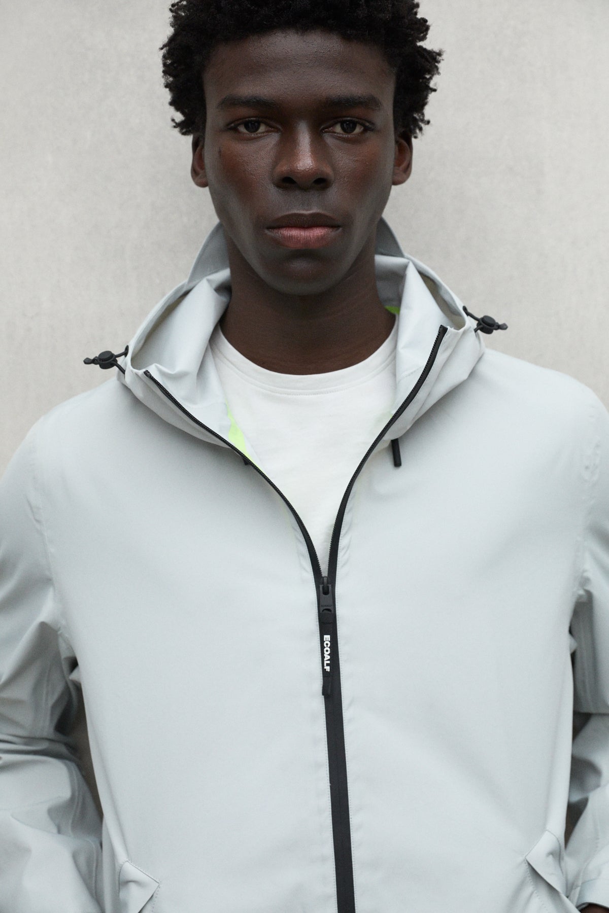 chaqueta-ecoalf-venue-blanca-para-hombre-100-poli-ster-reciclado-impermeable-3k image 4