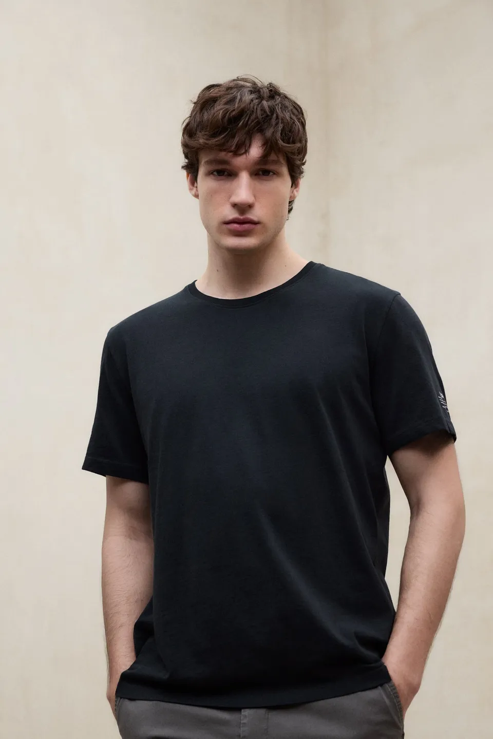 ecoalf-camiseta-vent-negra-de-algod-n-reciclado image 1