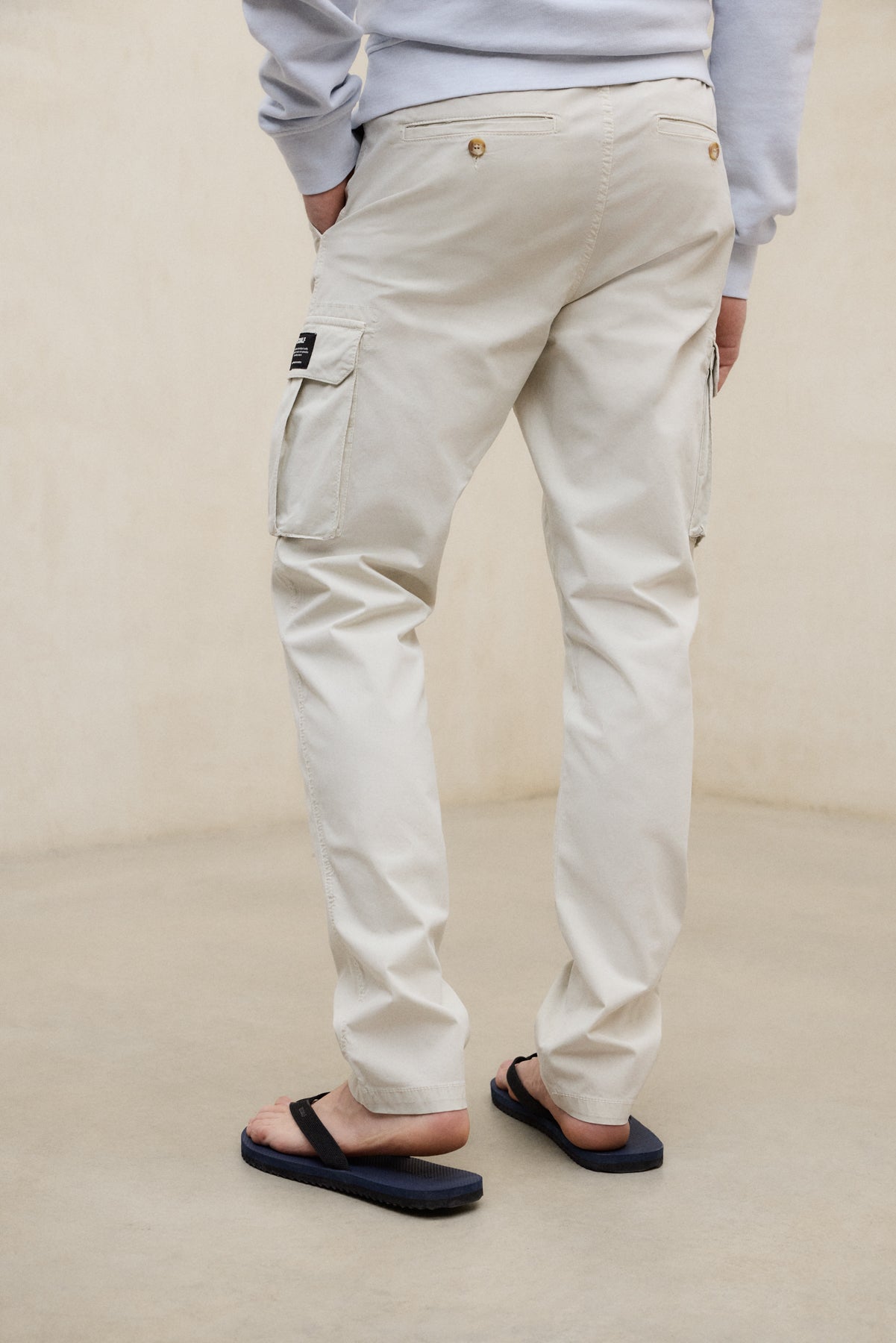 pantalones-ethicargo-beige-de-ecoalf-64-algod-n-regenerativo-suavidad-superior-i image 2