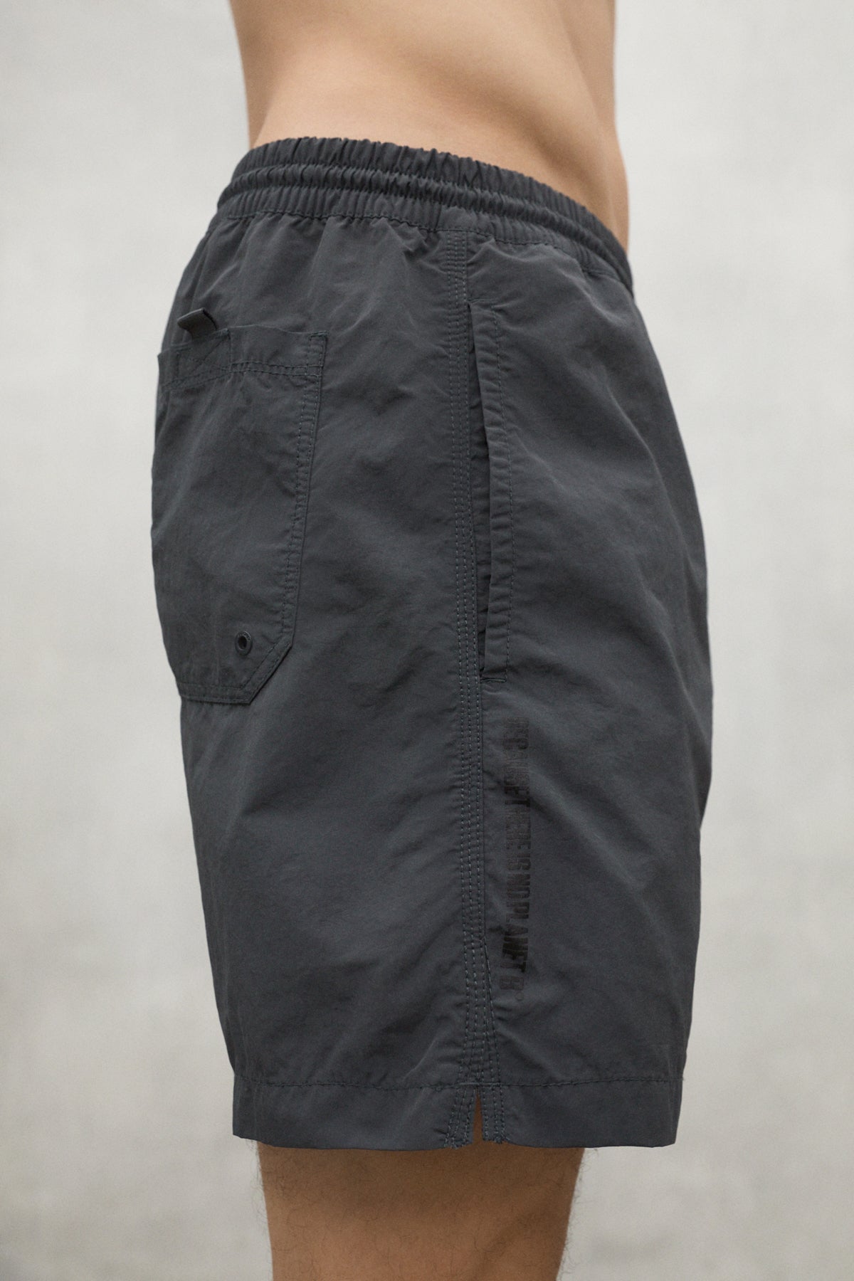 traje-de-ba-o-ecoalf-lanai-gris-oscuro-para-hombre-poliamida-reciclada-estampado image 1