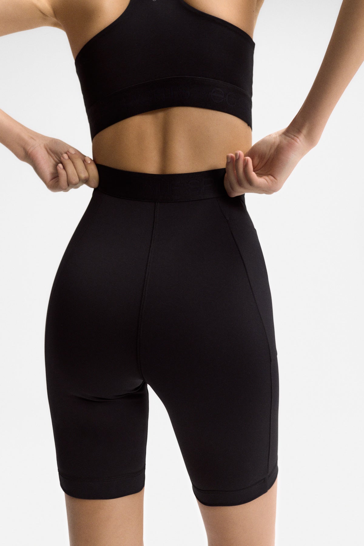 ecoalf-leggings-cortos-rome-negros-malla-deportiva-compresiva-y-transpirable-par image 5