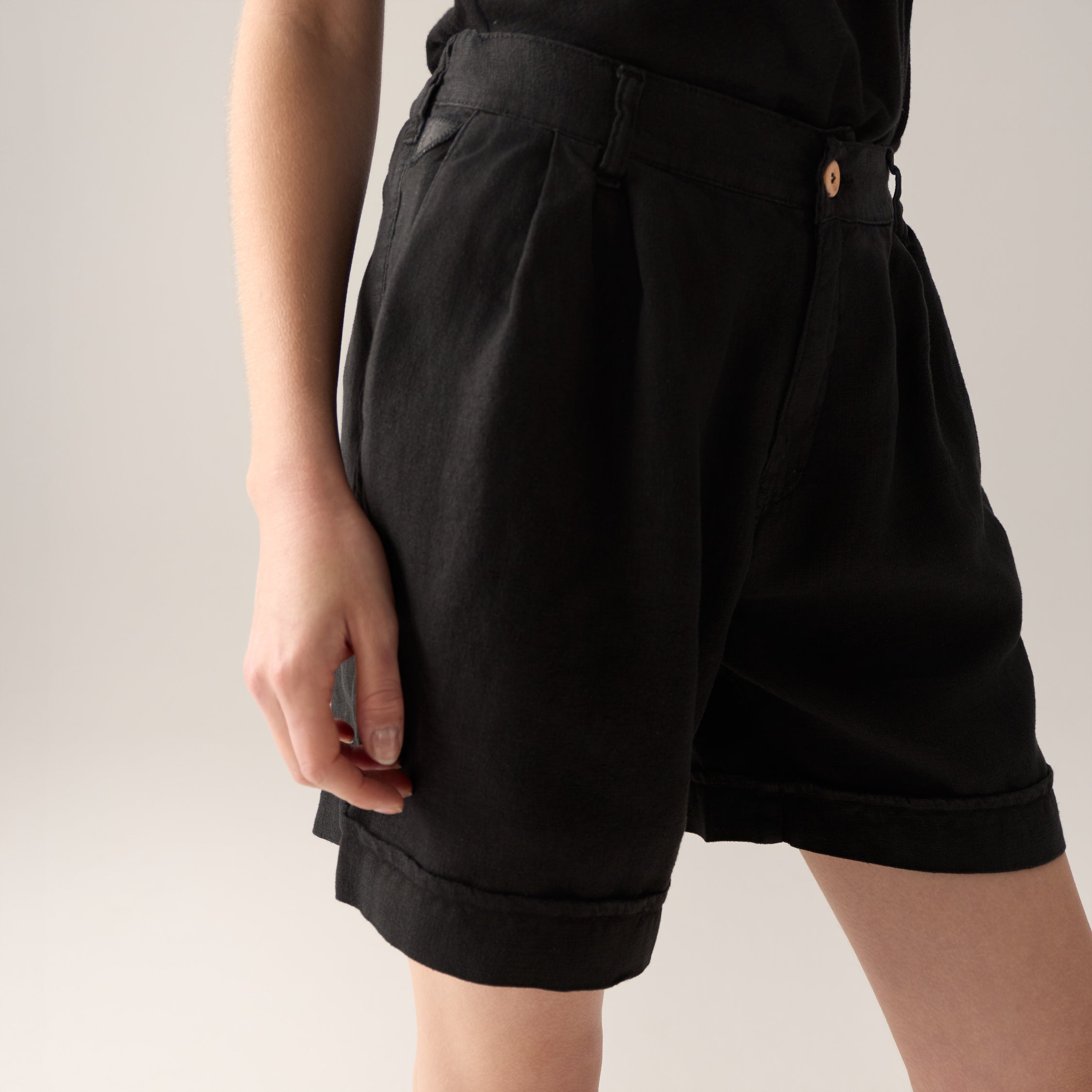 lois-saya-black-linen-pantal-n-de-lino image 4