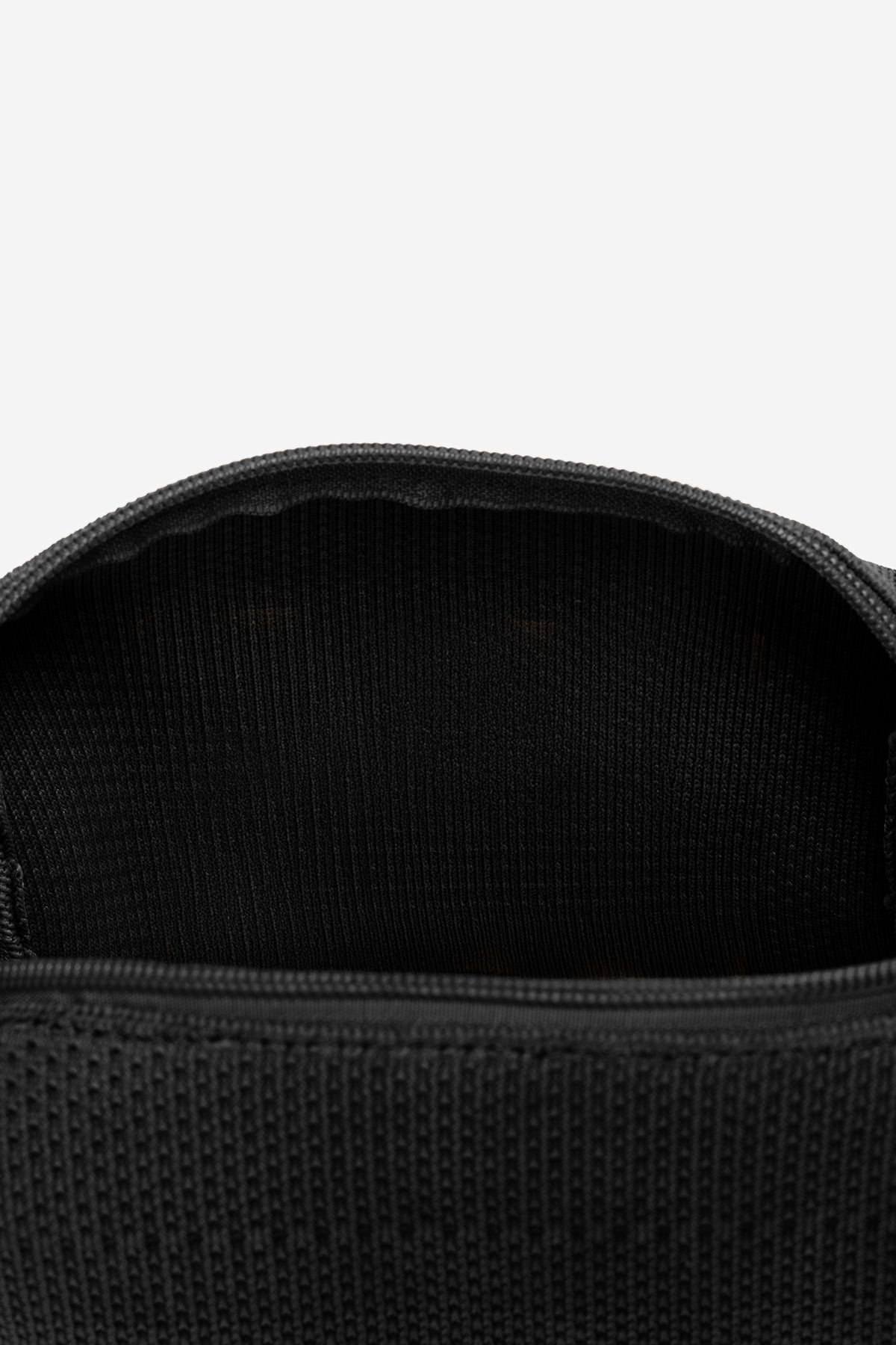 bolsa-jervis-tika-lisa-negra-de-mujer-ecoalf-poli-ster-reciclado-12-5x14x21-cm image 5