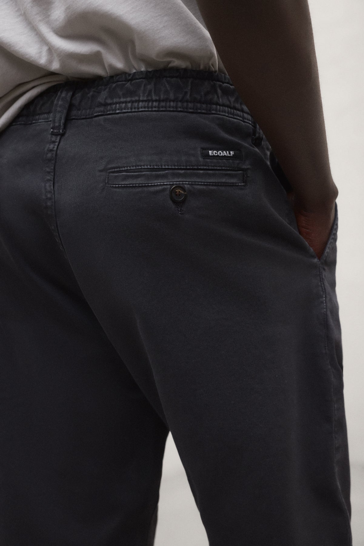 pantal-n-ethiwin-ecoalf-de-algod-n-regenerativo-gris-oscuro-fit-regular image 4