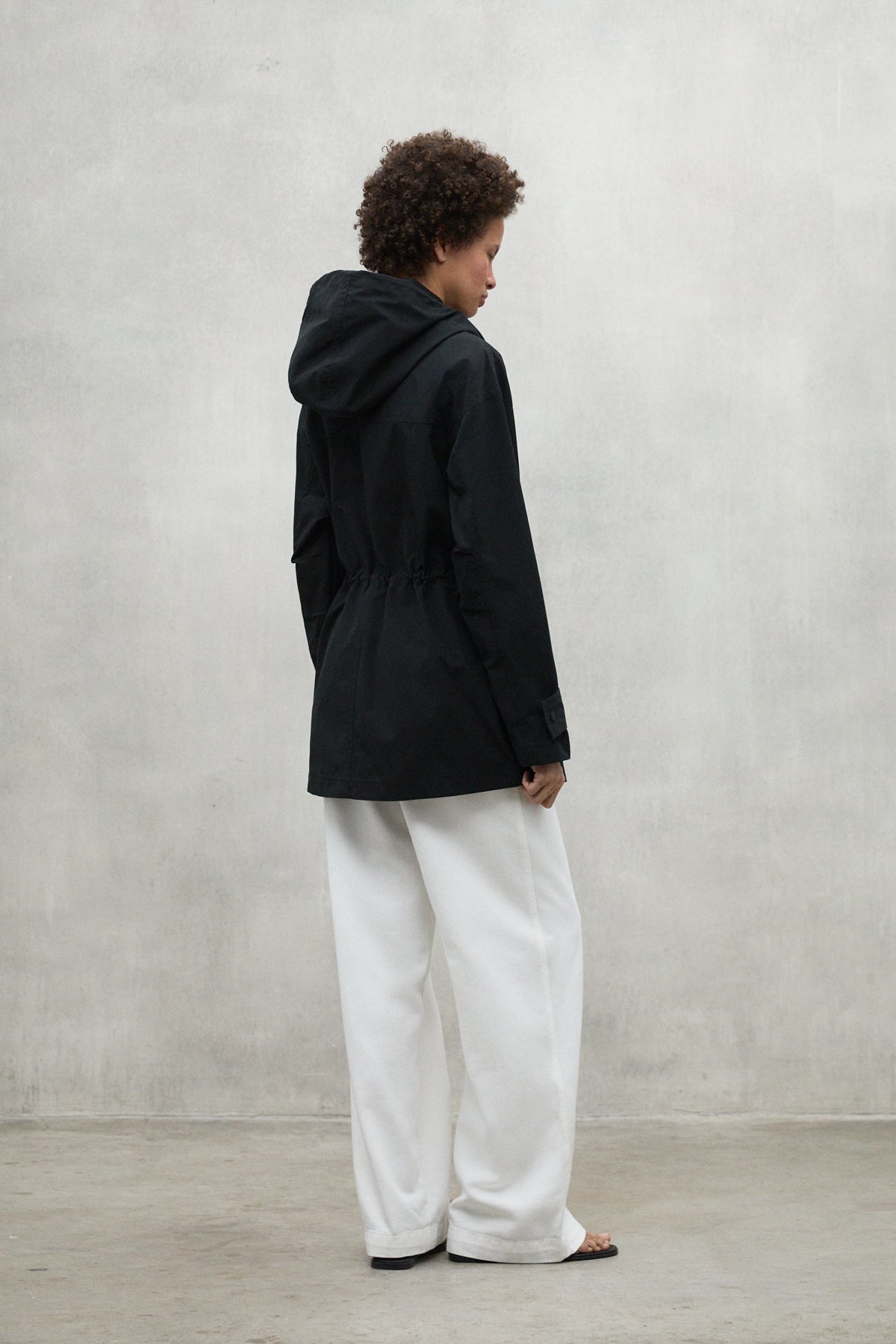 ecoalf-chaqueta-tabur-negra-chaqueta-larga-de-poli-ster-reciclado-repelente-al-a image 2