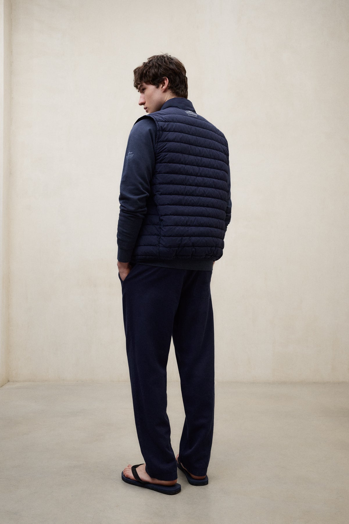 chaleco-bels-de-ecoalf-para-hombre-100-poliamida-reciclada-azul-marino image 3