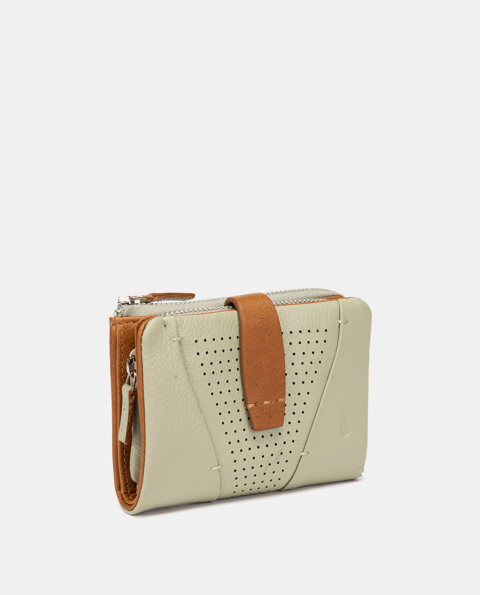 cartera-peque-a-abbacino-de-piel-troquelada-verde image 4