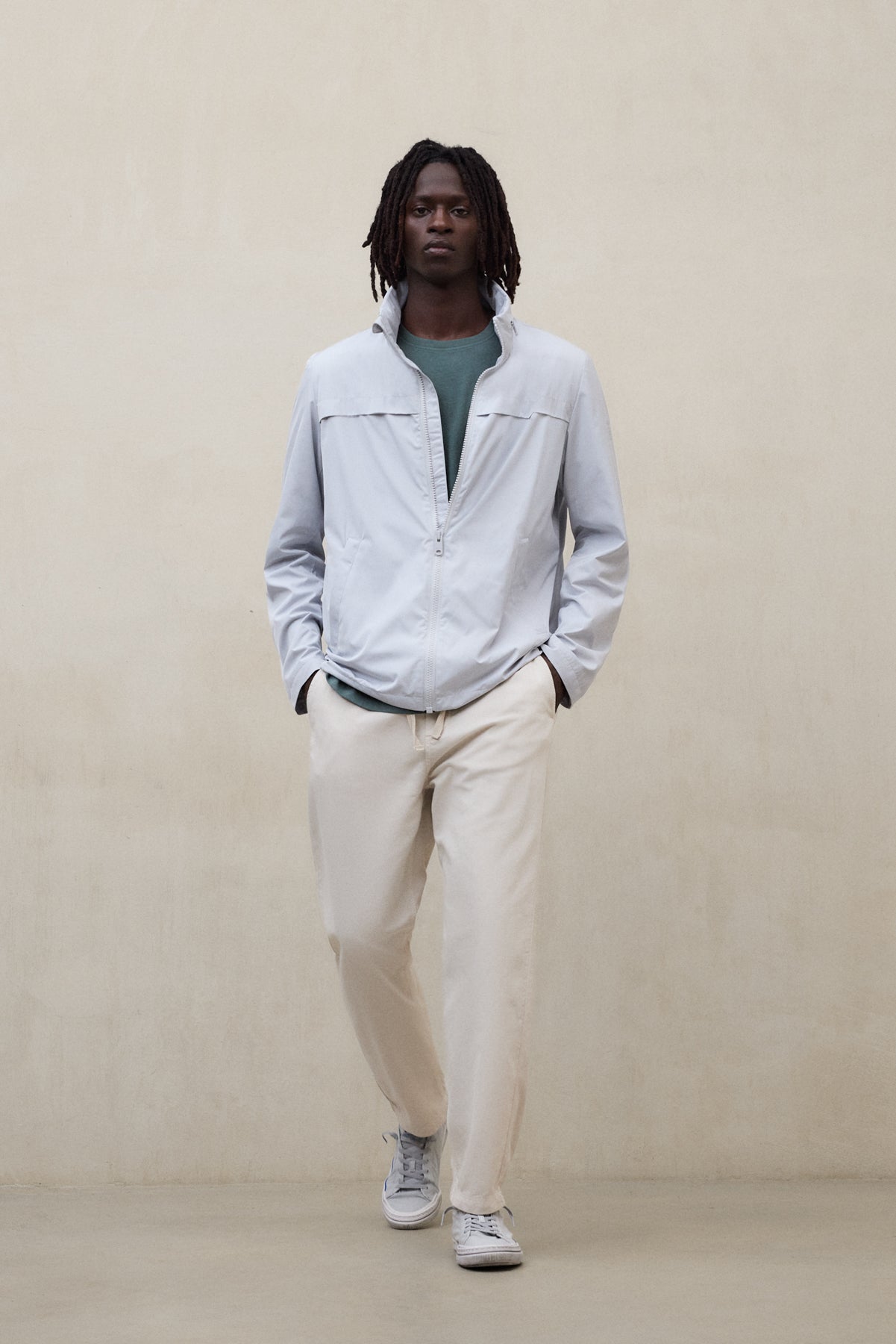 chaqueta-ecoalf-beni-gris-de-hombre-poli-ster-reciclado-con-capucha image 1