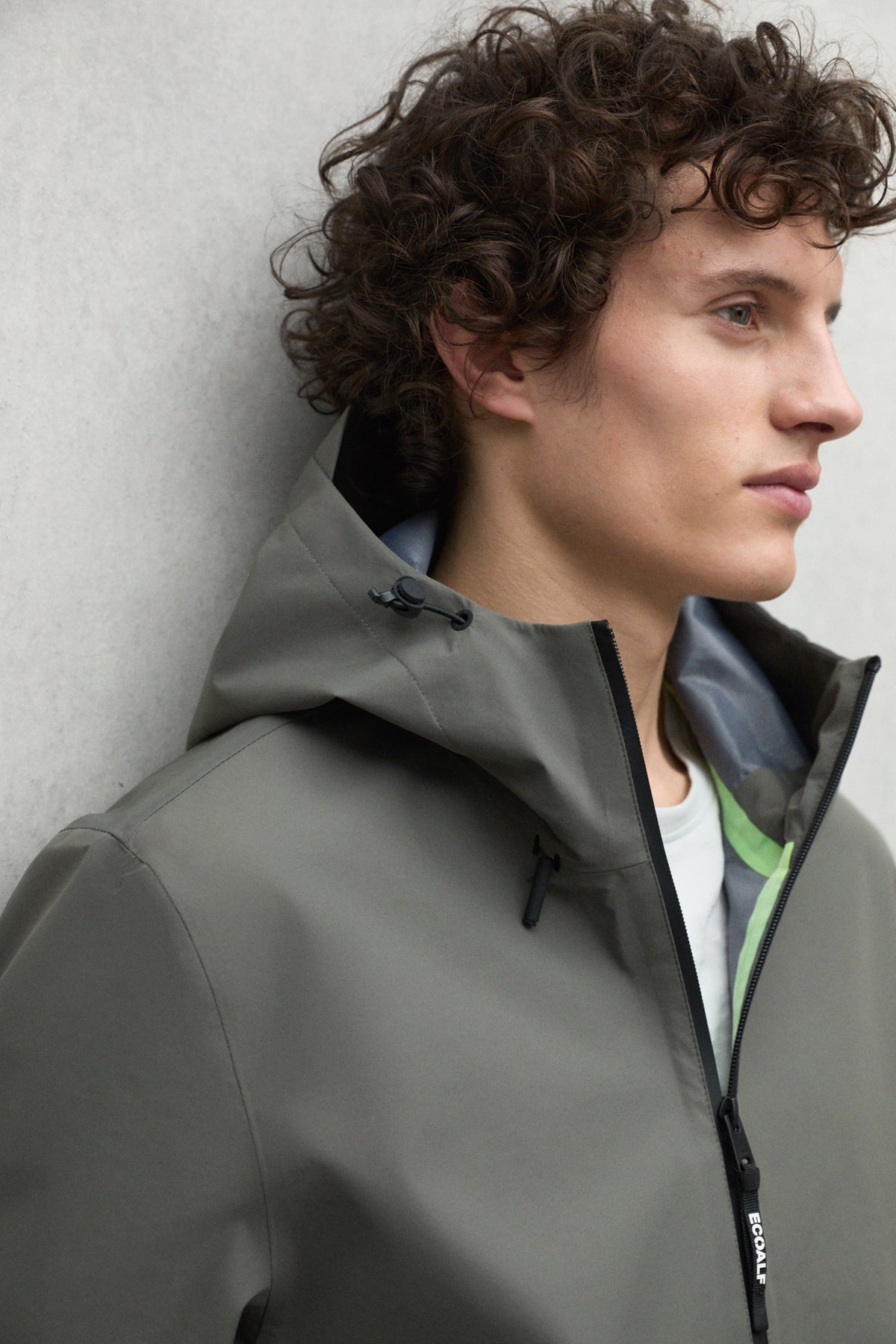 chaqueta-venue-khaki-de-ecoalf-para-hombre-impermeable-3k-transpirable-y-100-pol image 5