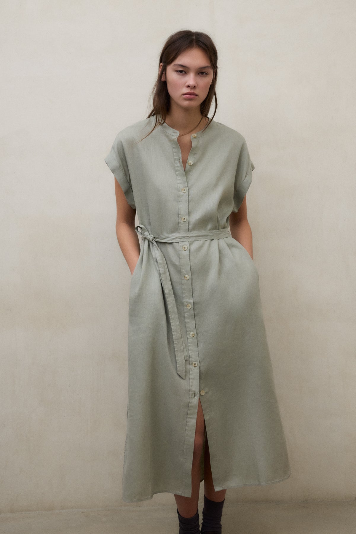 vestido-ecoalf-amatista-verde-de-mujer-80-lino-manga-corta-y-cuello-mao image 4