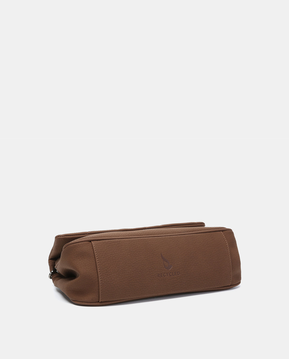 abbacino-bolso-de-hombro-marr-n-en-materiales-reciclados-con-solapa image 5
