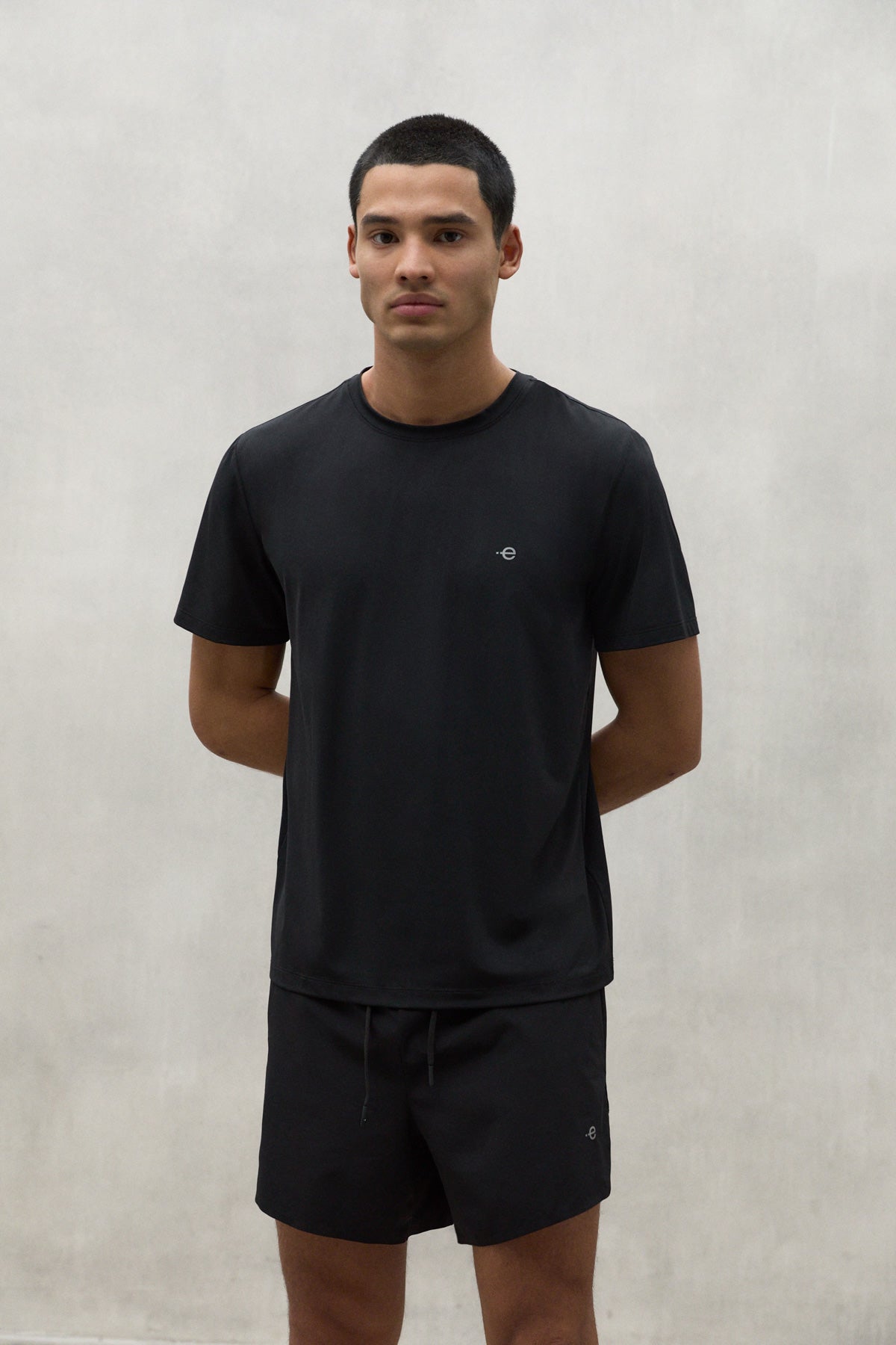 ecoalf-camiseta-zurich-negra-t-cnica-transpirable-para-hombre image 3