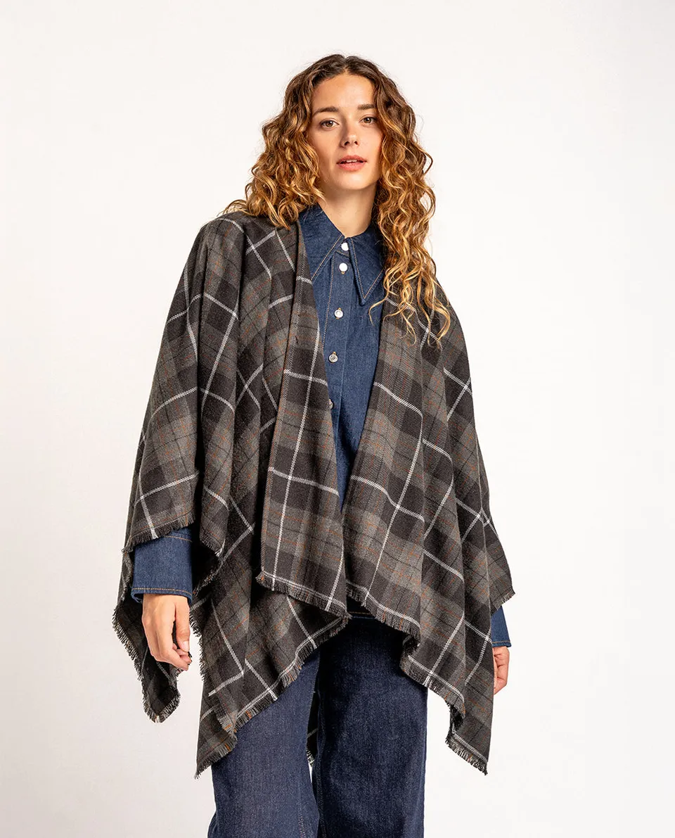 abbacino-poncho-cuadros-negro-tart-n-flecos image 1