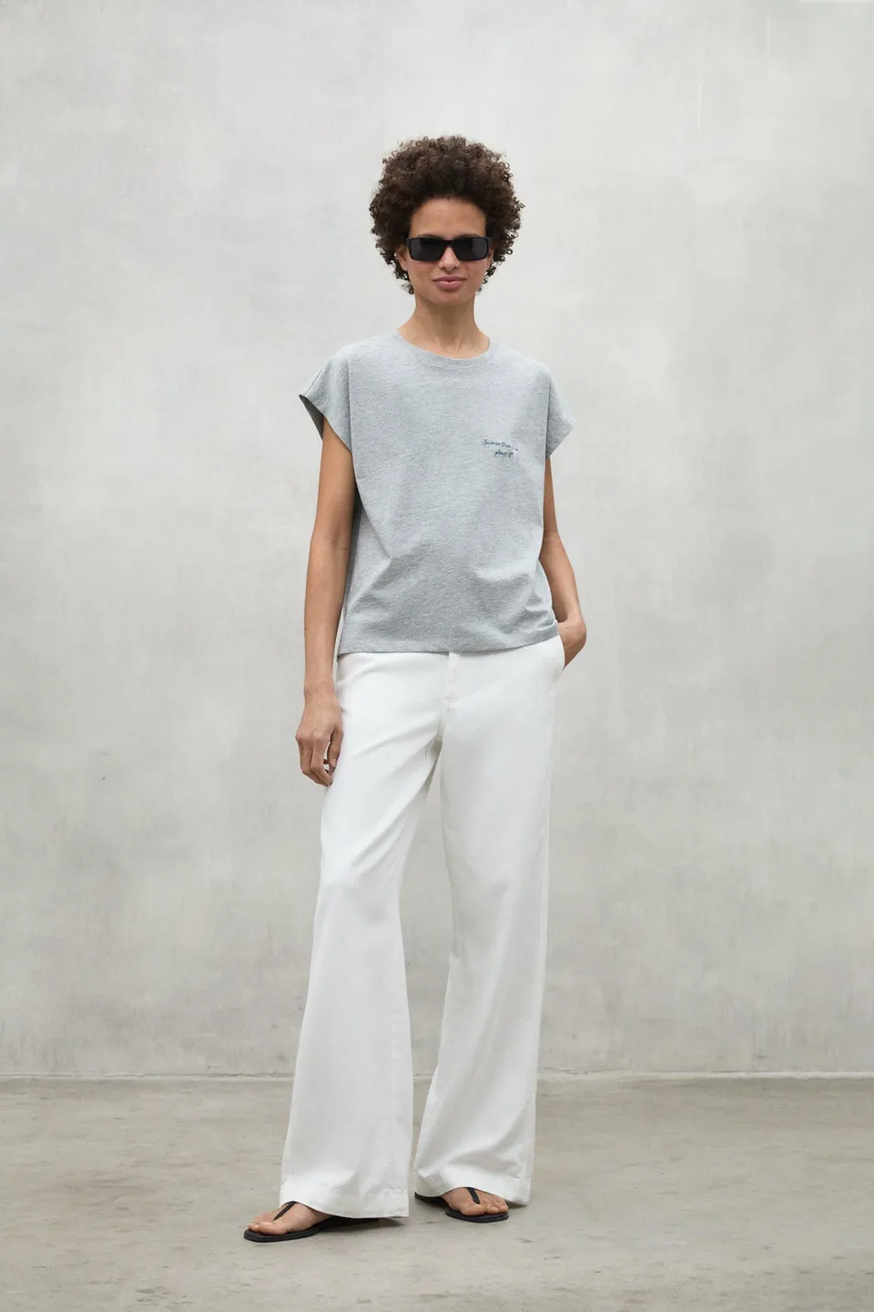 ecoalf-camiseta-namur-gris-claro-de-mujer-30-algod-n-reciclado-mensaje-because-t image 1