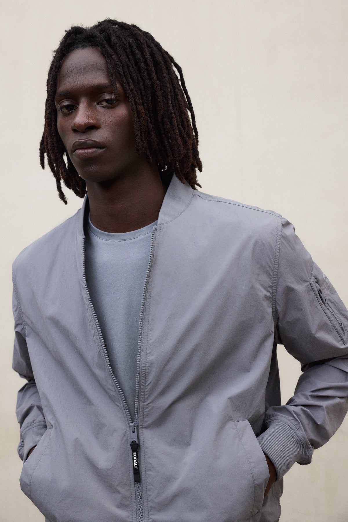 ecoalf-chaqueta-wale-gris-de-hombre-bomber-de-poliamida-reciclada-repelente-al-a image 4