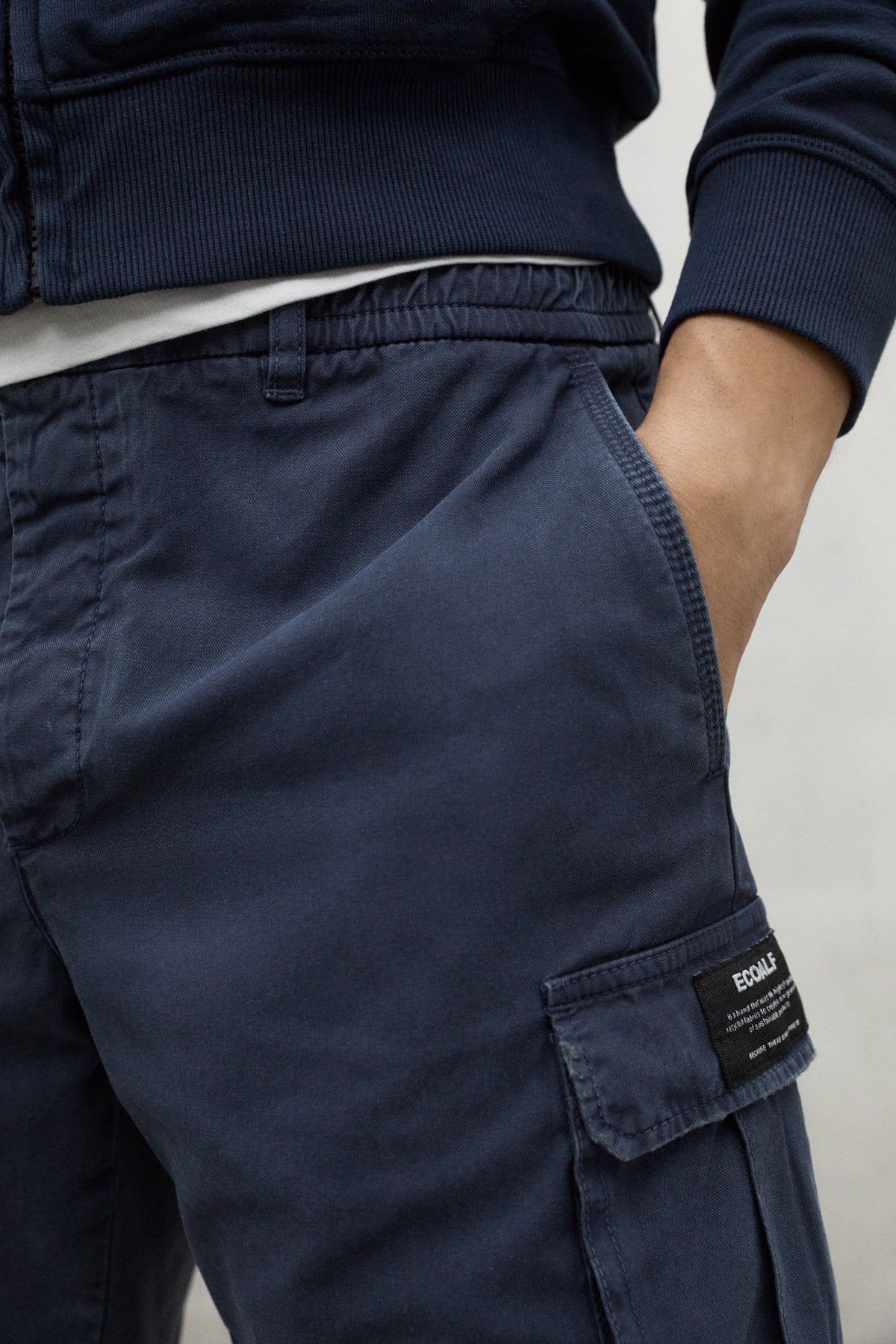shorts-ethicargo-ecoalf-azul-marino-100-algod-n-reciclado-cintura-el-stica-bolsi image 5