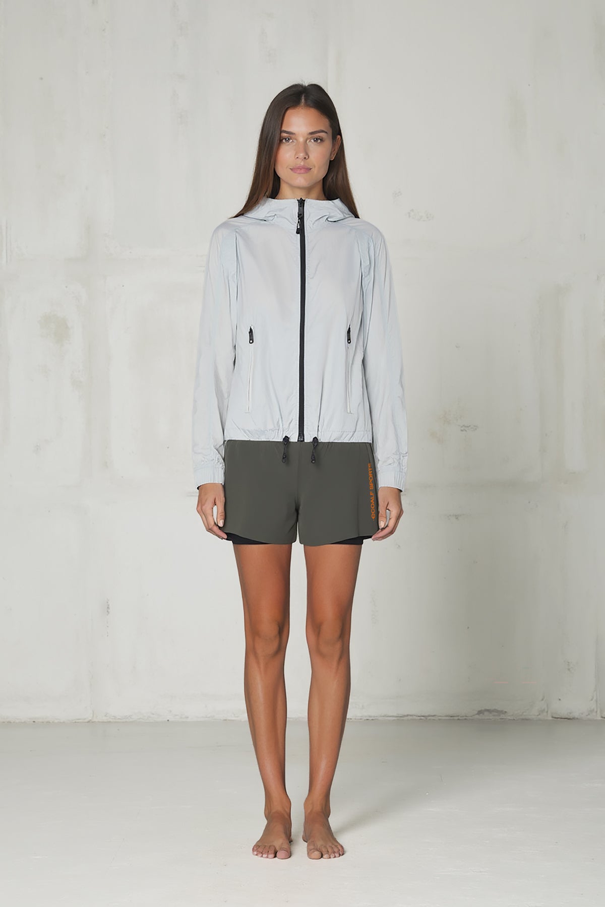 chaqueta-mott-gris-ecoalf-para-mujer-100-poliamida-reciclada-ligera-y-vers-til image 2