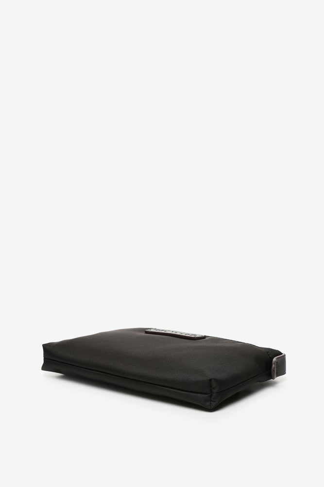 abbacino-neceser-plano-mujer-en-materiales-reciclados-negro-l-nea-emma image 3